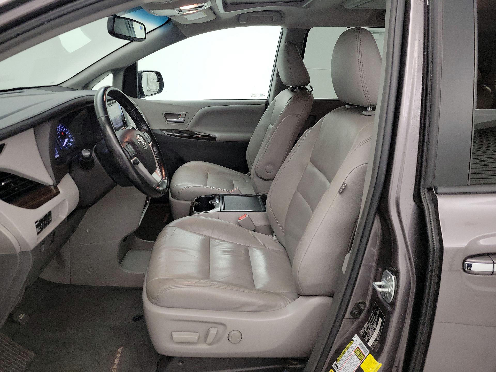 Thumbnail: 2015 Toyota Sienna - 11