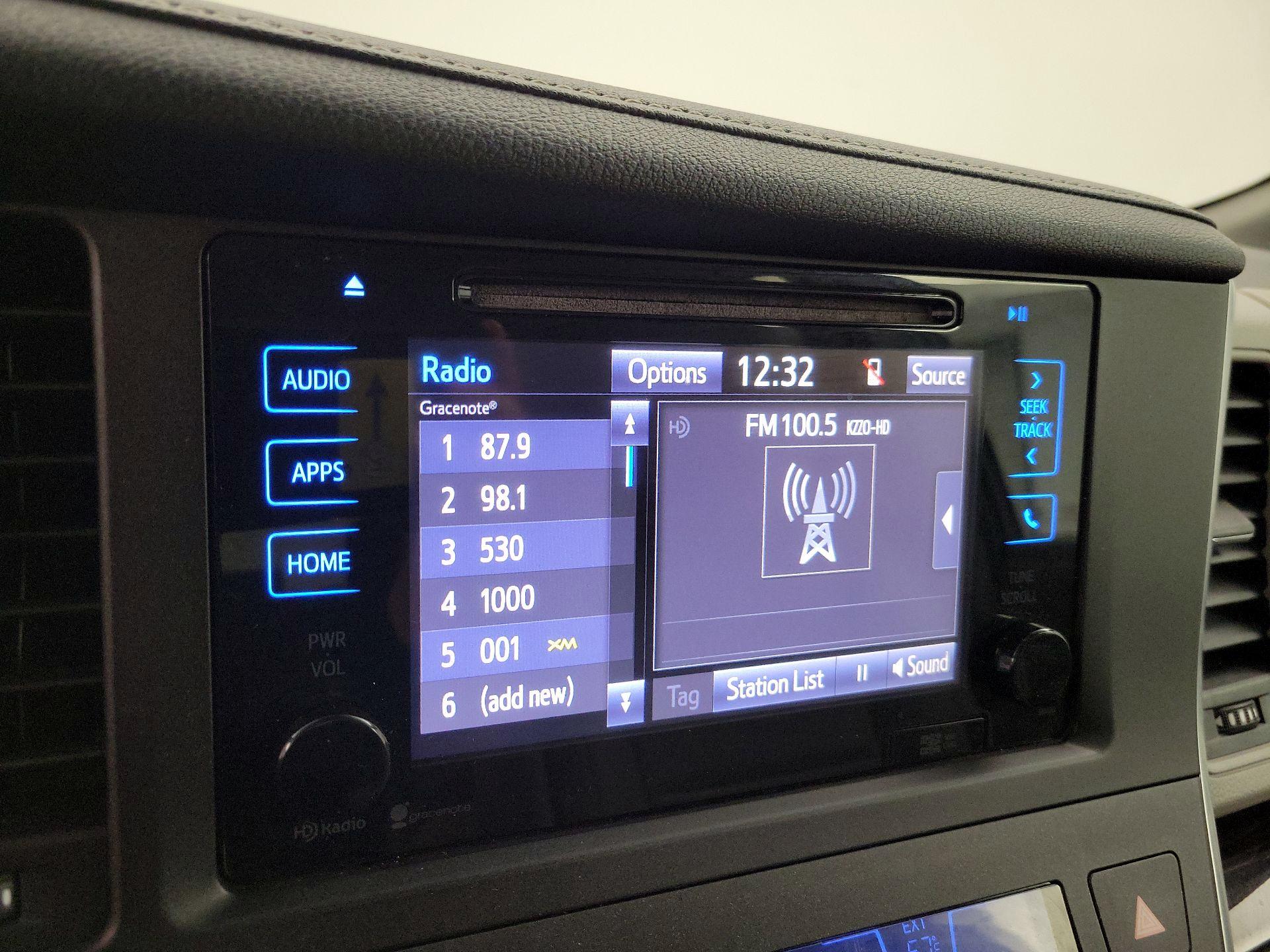 Thumbnail: 2015 Toyota Sienna - 15