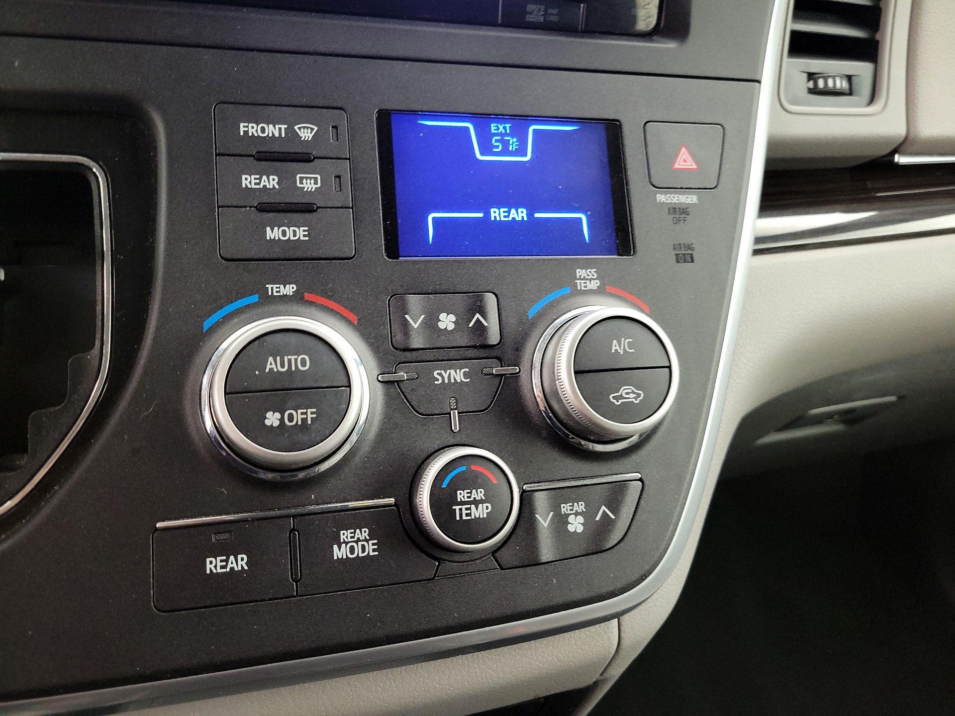 Thumbnail: 2015 Toyota Sienna - 16