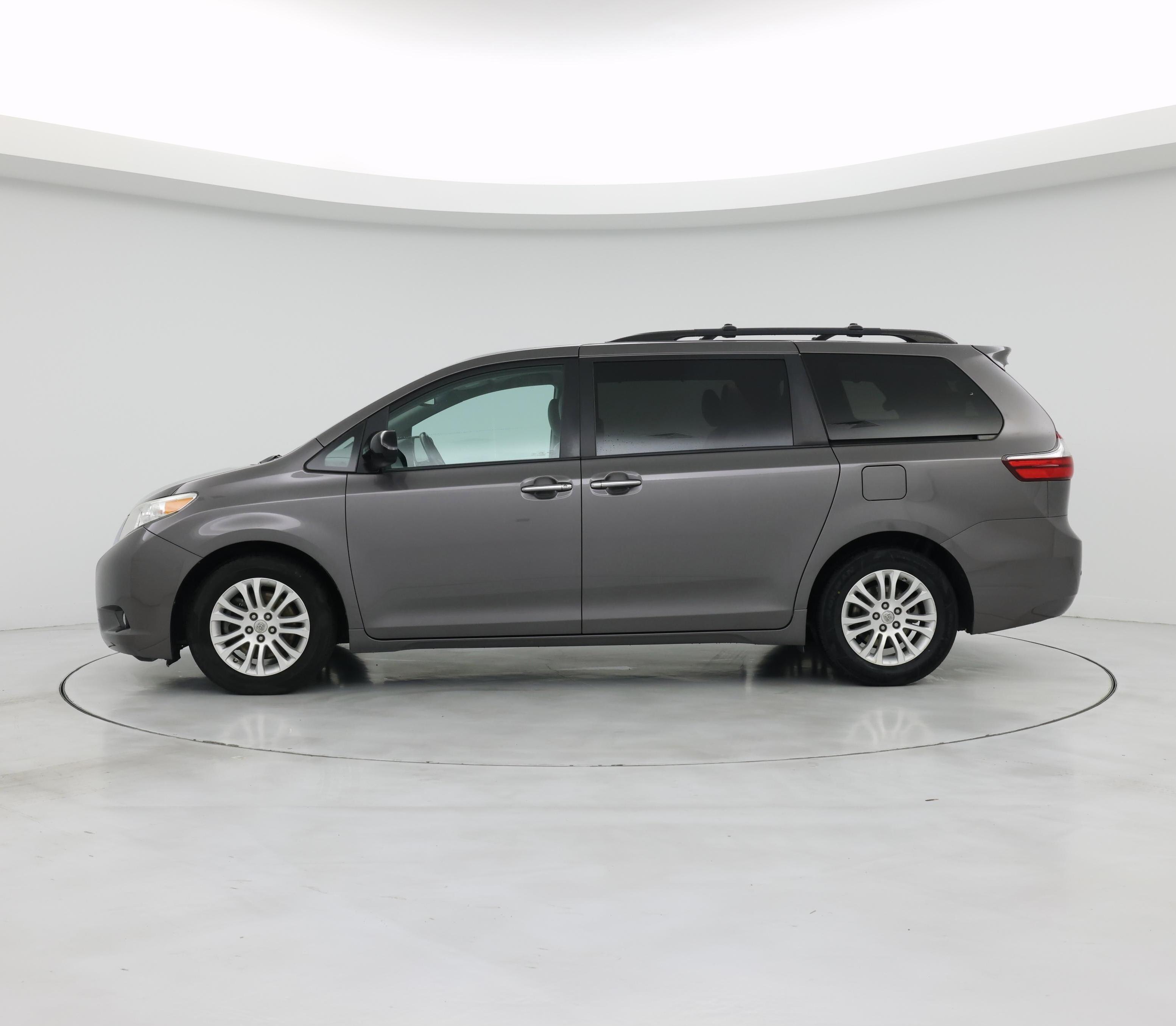 Thumbnail: 2015 Toyota Sienna - 3