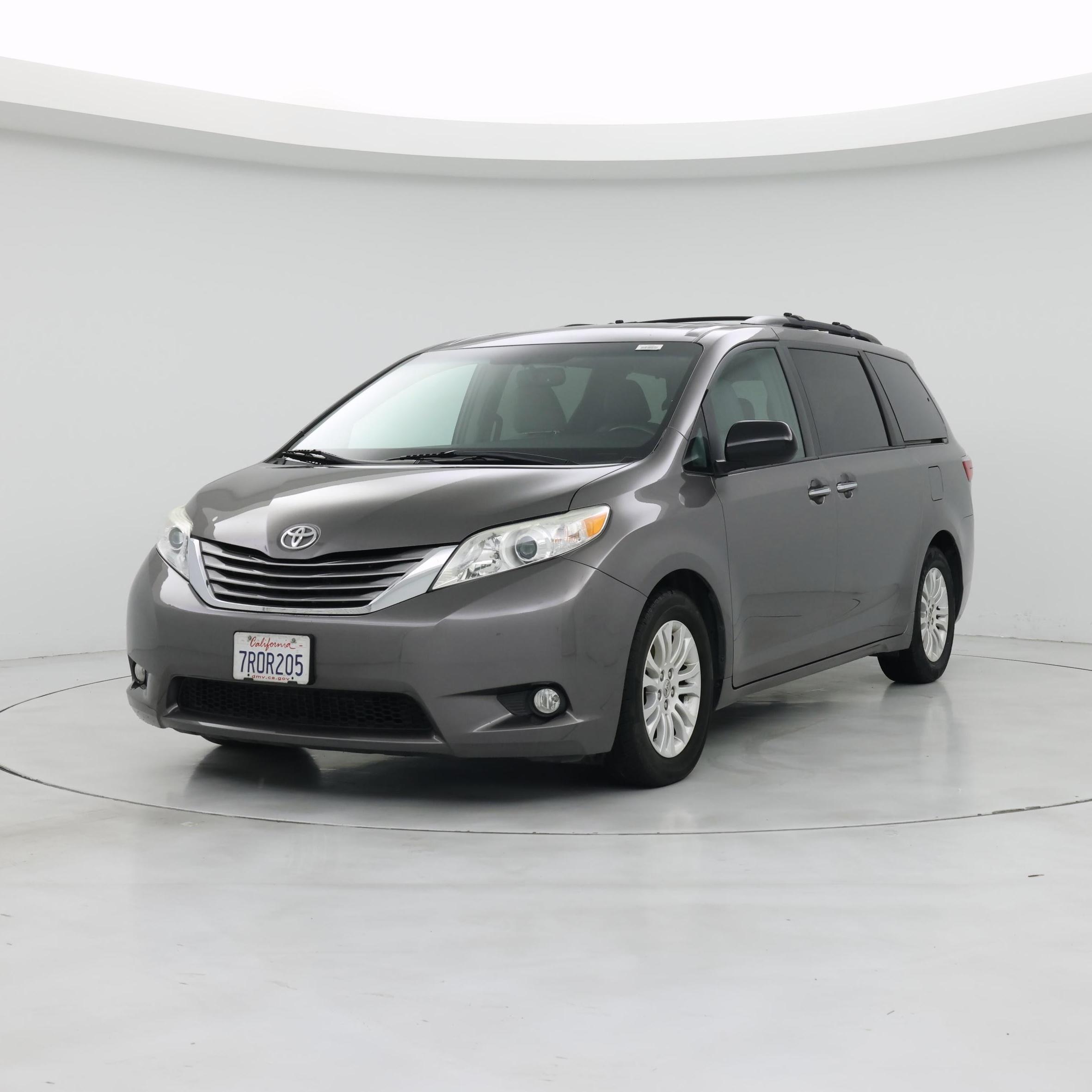 Thumbnail: 2015 Toyota Sienna - 4