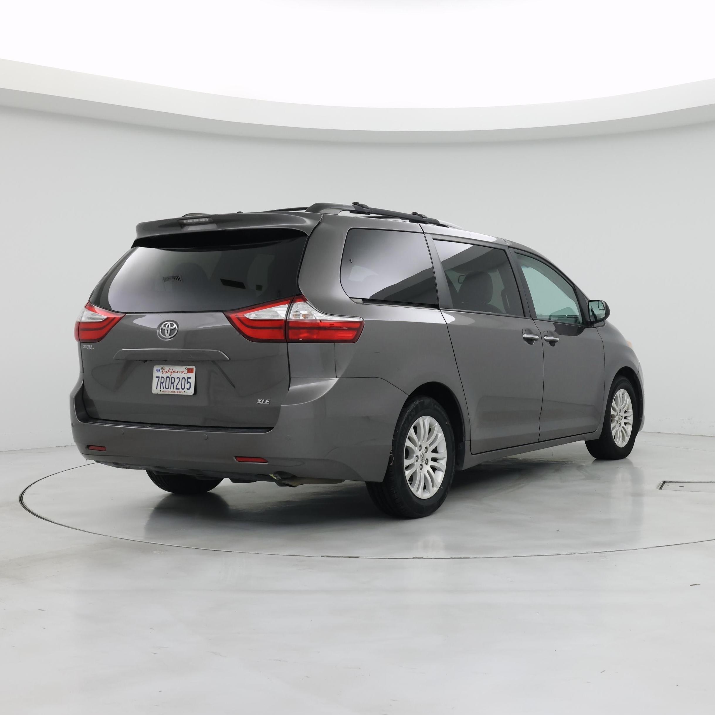 Thumbnail: 2015 Toyota Sienna - 8