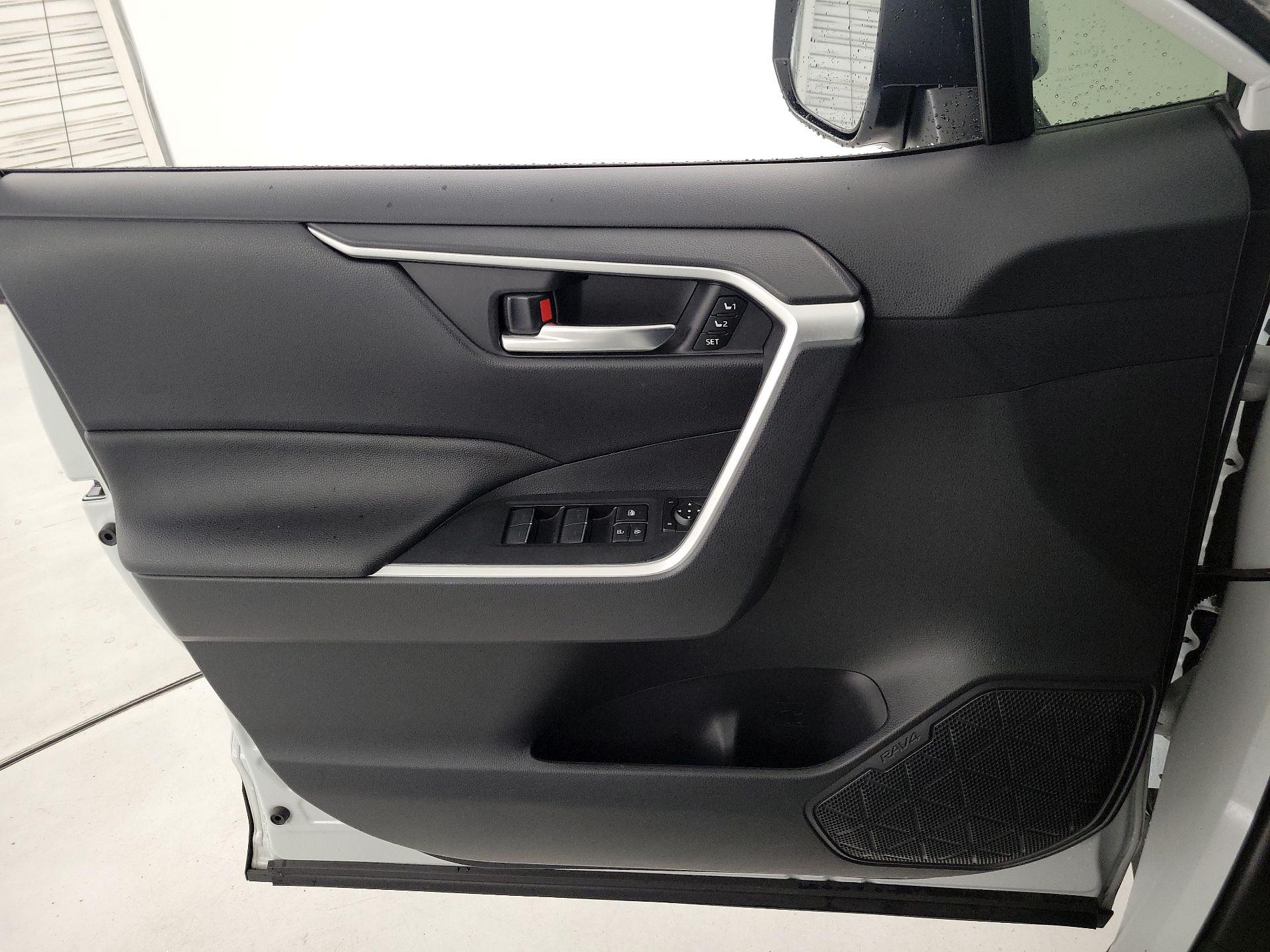 Thumbnail: 2023 Toyota RAV4 - 12