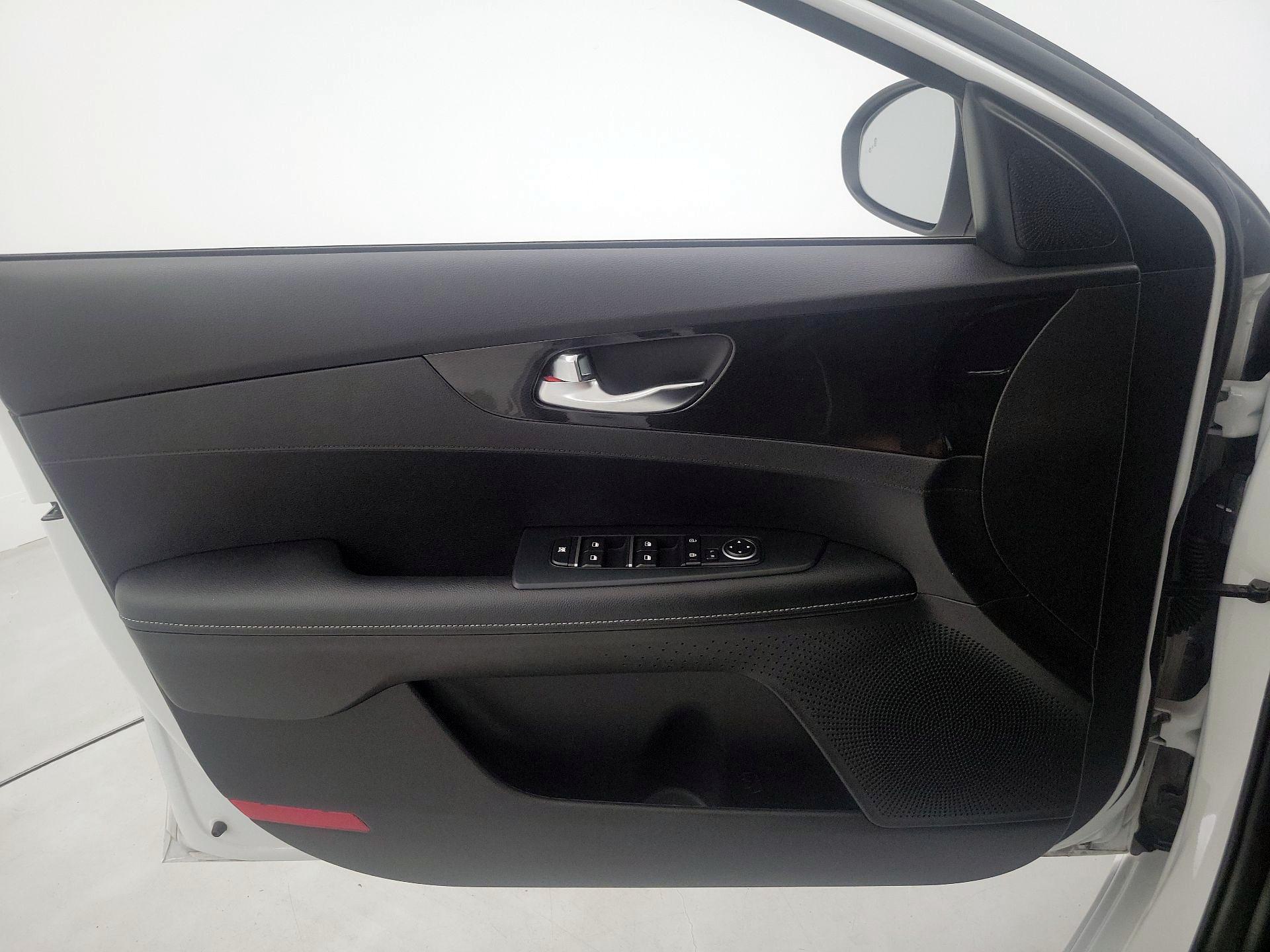 Thumbnail: 2021 Kia Forte - 12