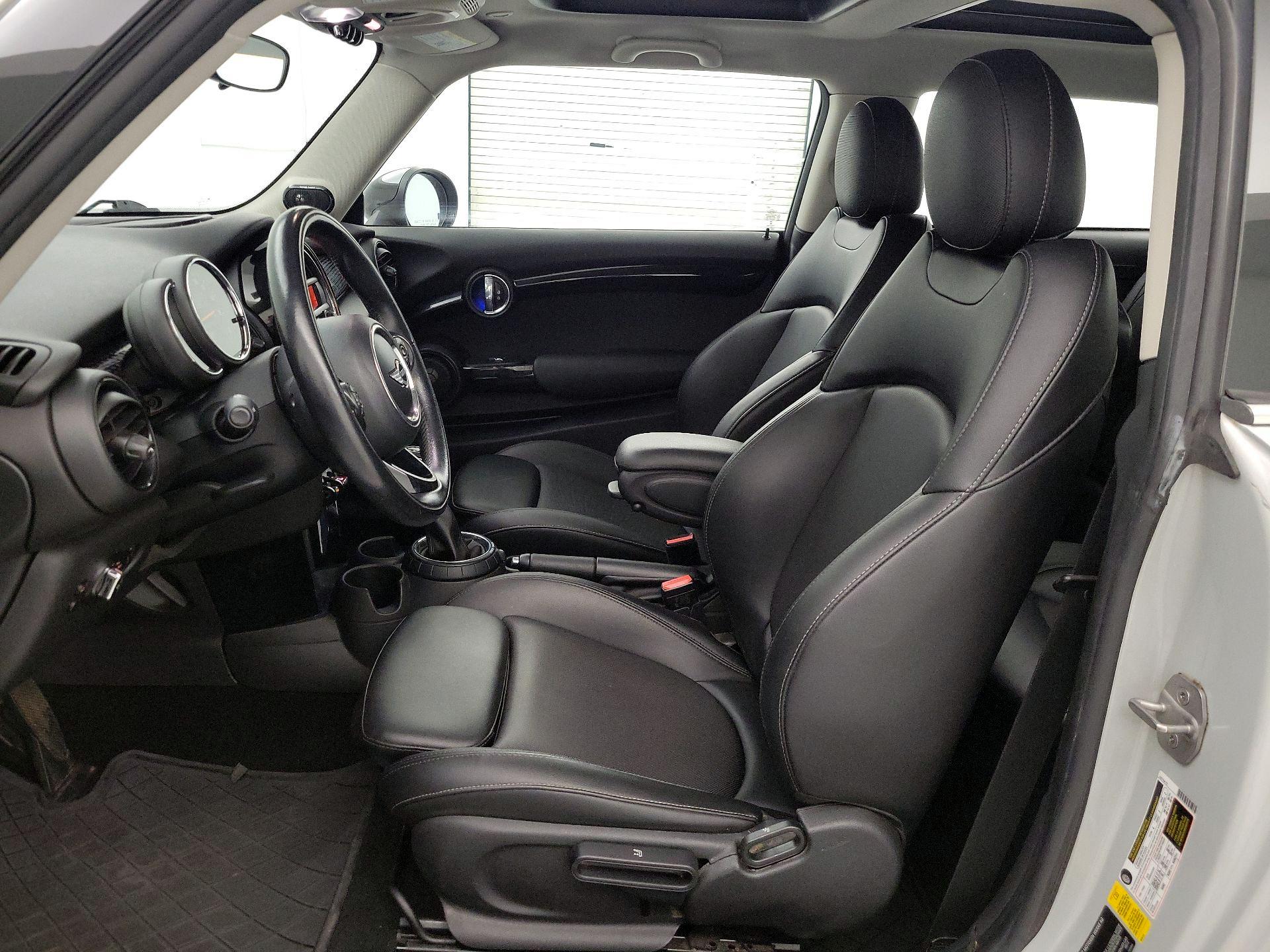 Thumbnail: 2016 MINI Cooper Hardtop - 11