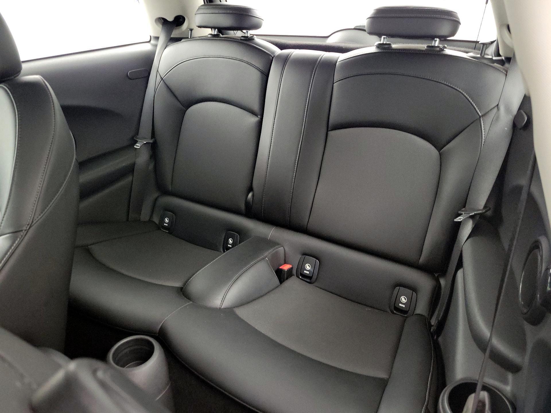 Thumbnail: 2016 MINI Cooper Hardtop - 17