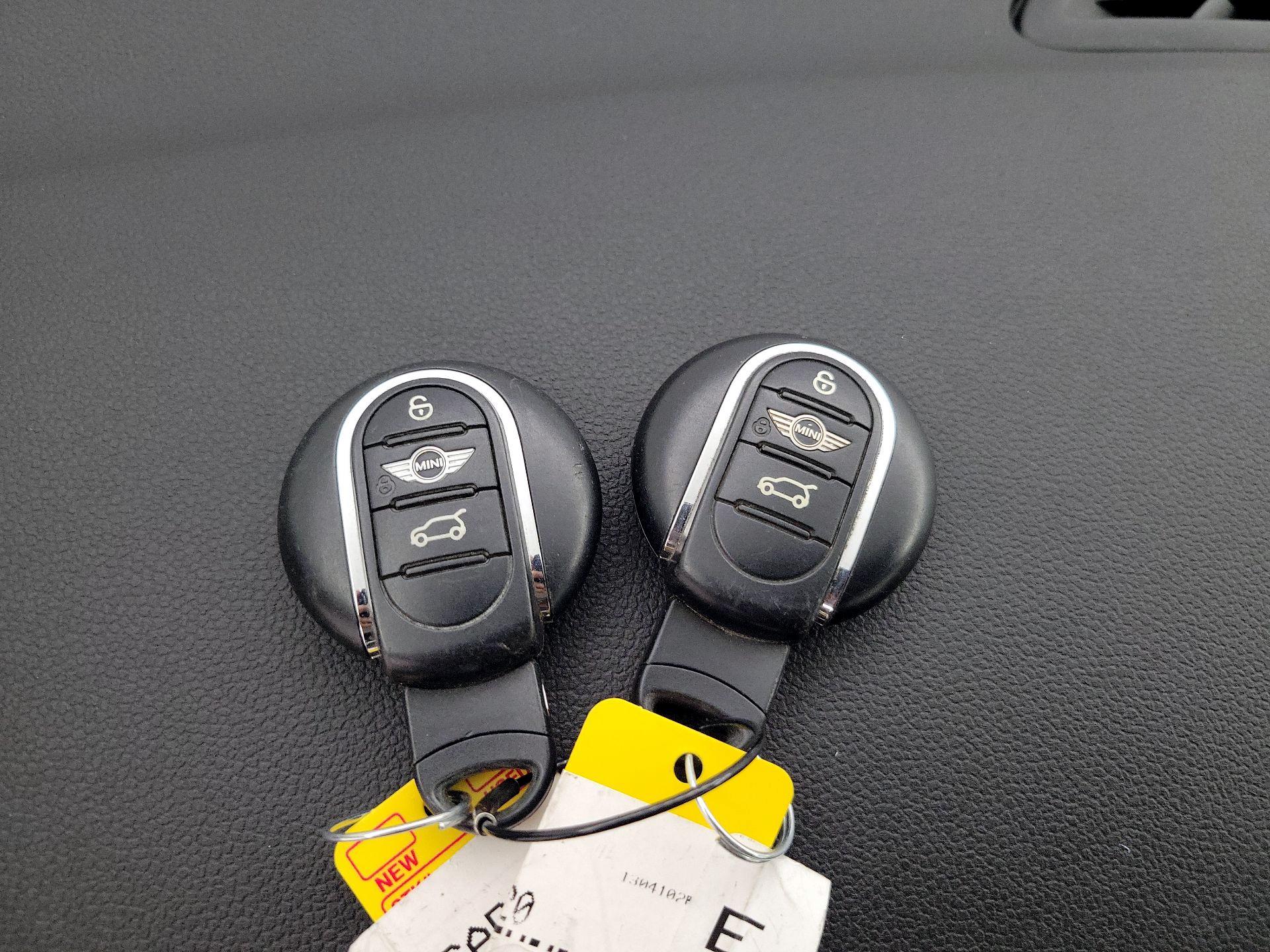 Thumbnail: 2016 MINI Cooper Hardtop - 20