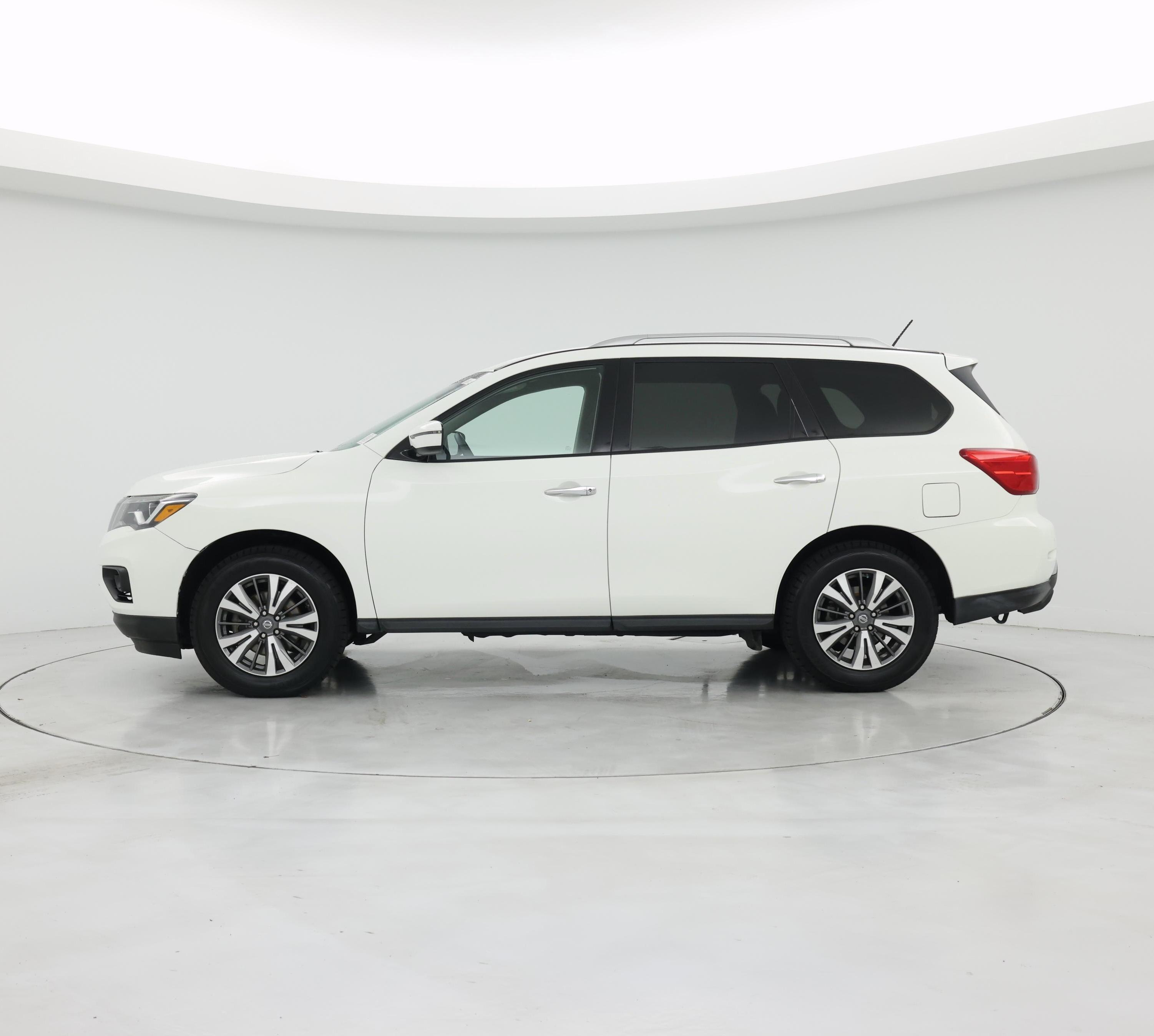 Thumbnail: 2018 Nissan Pathfinder - 3