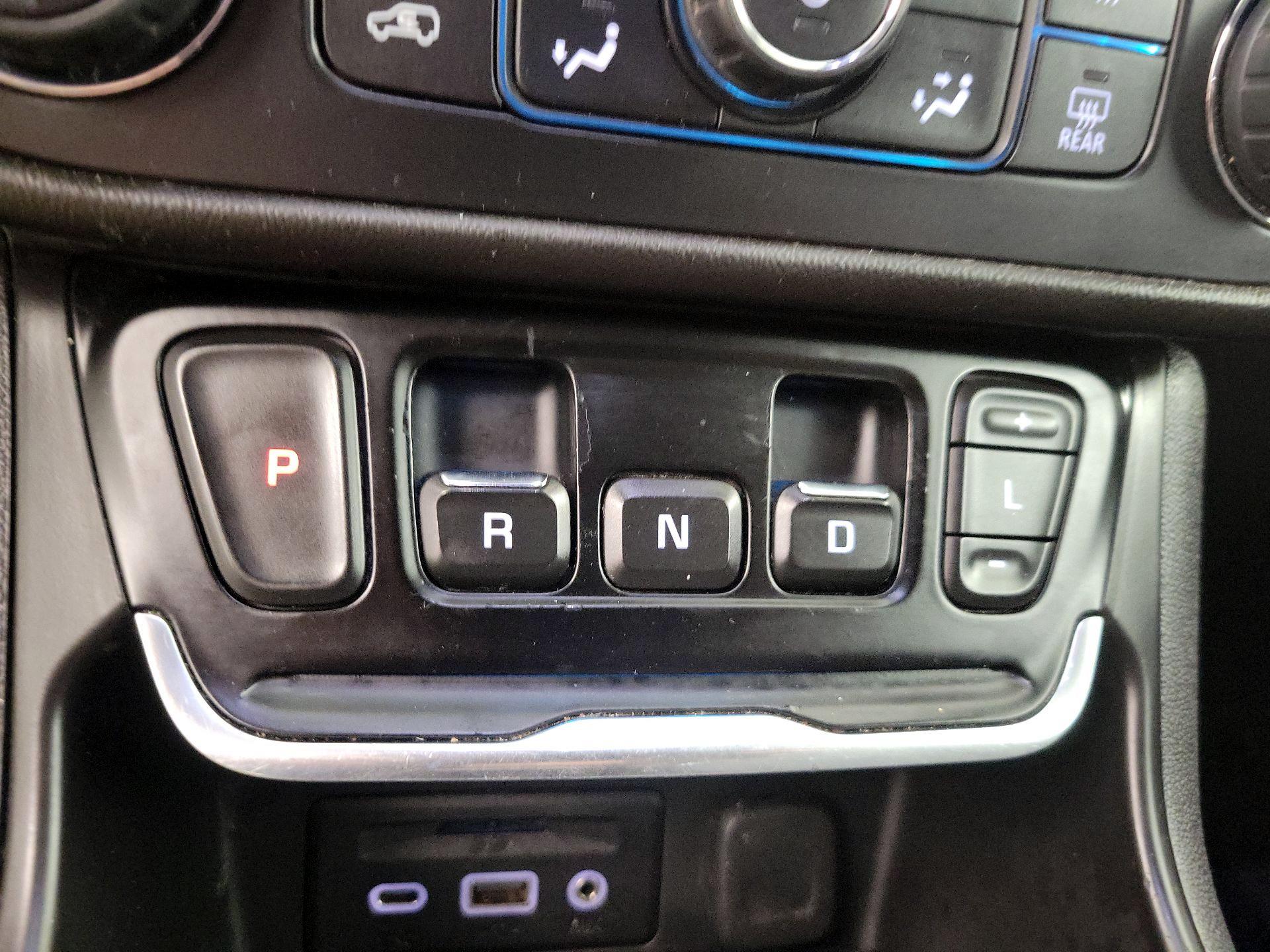 Thumbnail: 2020 GMC Terrain - 16