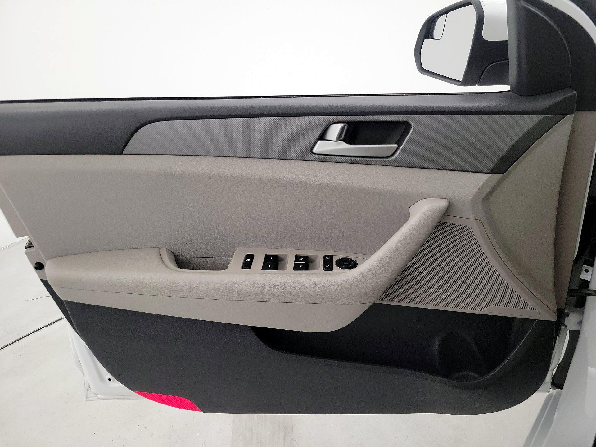 Thumbnail: 2015 Hyundai Sonata - 12