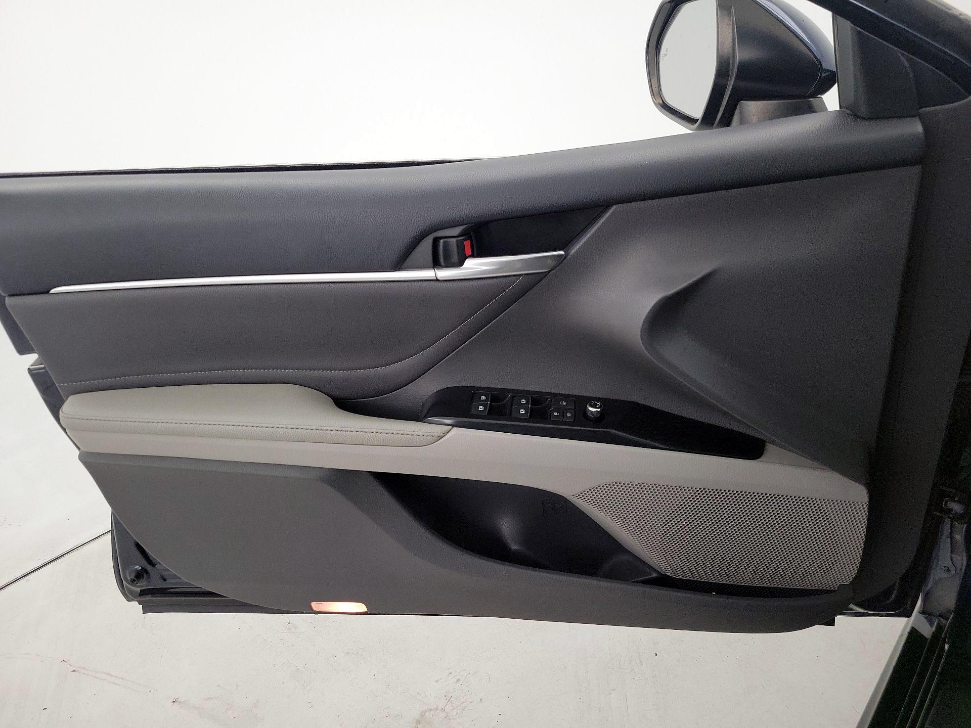 Thumbnail: 2018 Toyota Camry - 12