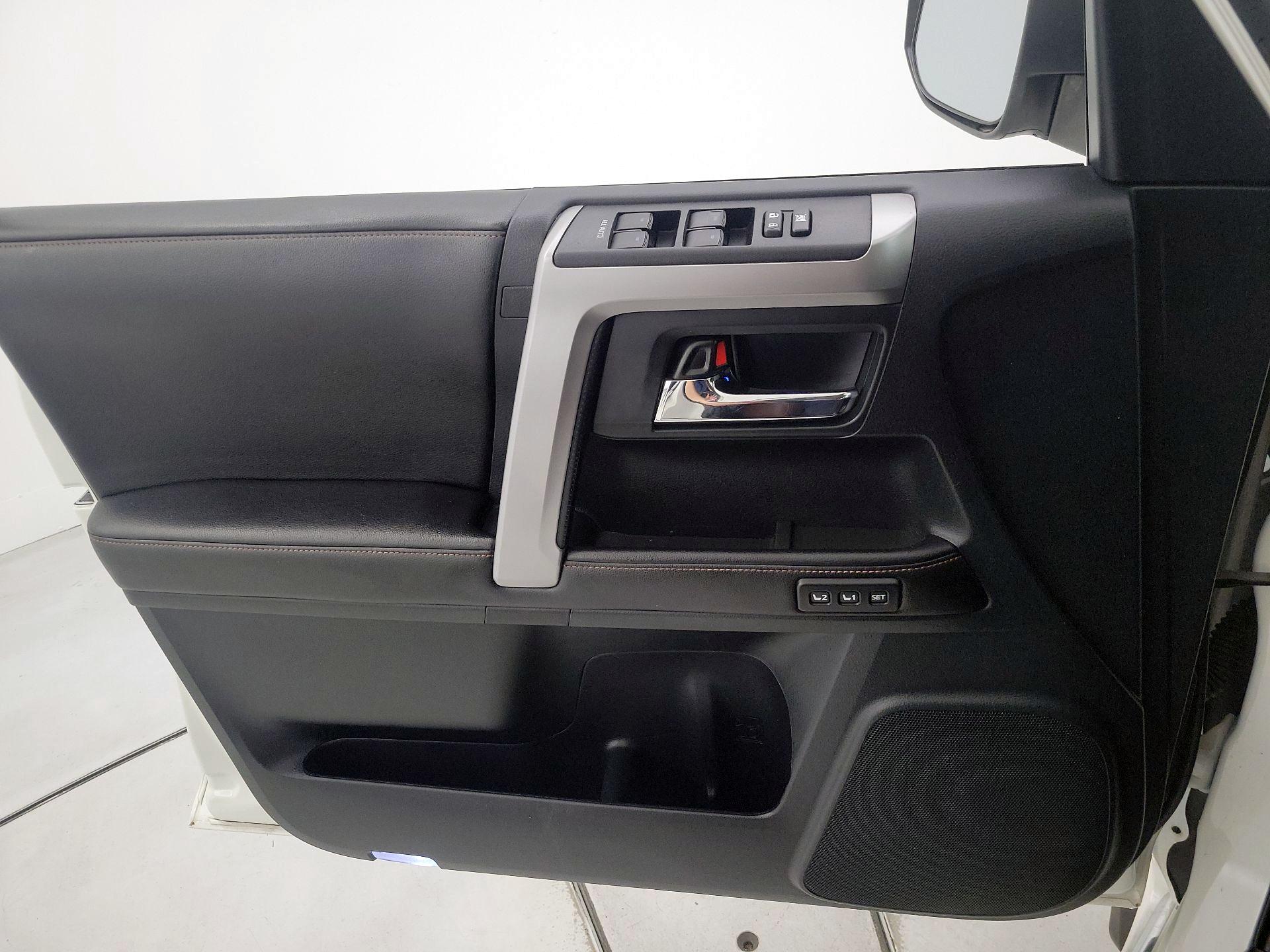 Thumbnail: 2015 Toyota 4Runner - 12