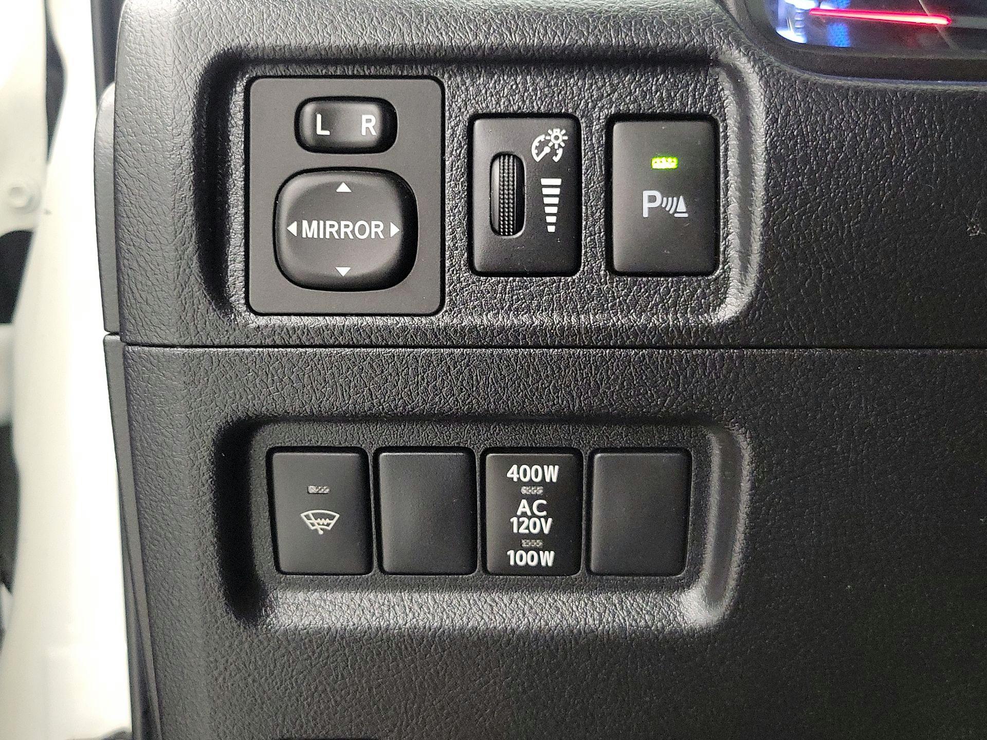 Thumbnail: 2015 Toyota 4Runner - 13