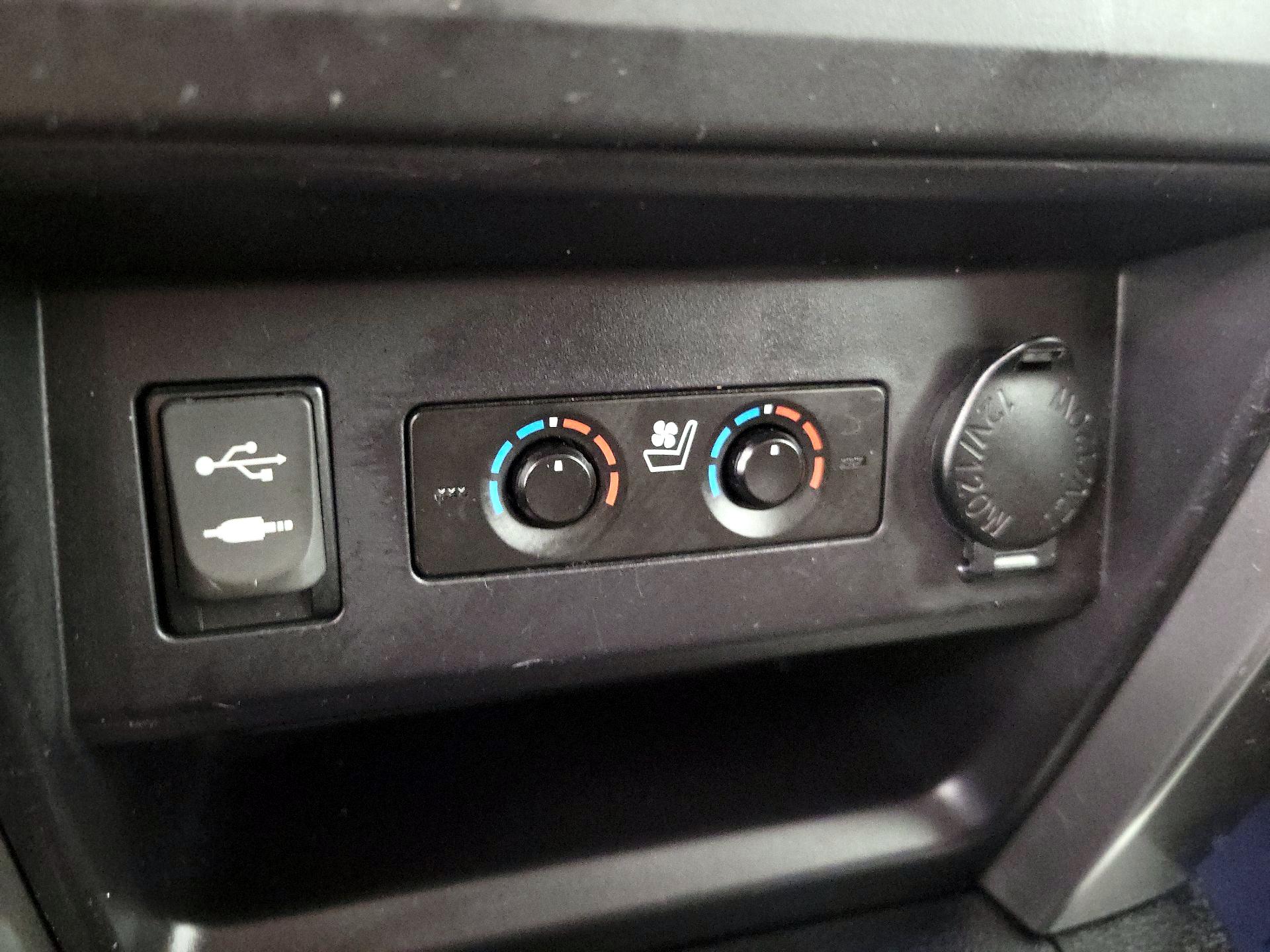 Thumbnail: 2015 Toyota 4Runner - 18