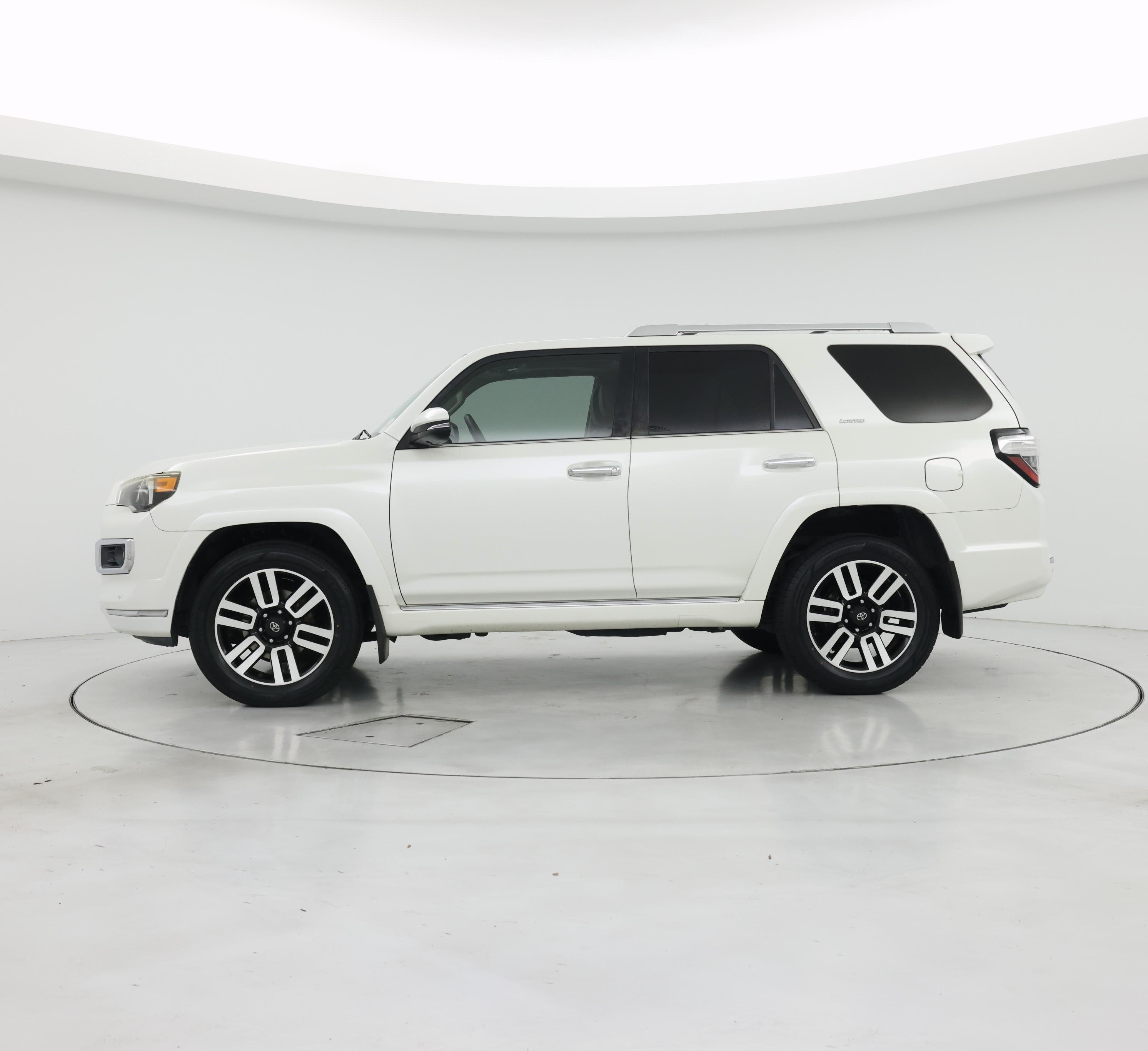 Thumbnail: 2015 Toyota 4Runner - 3
