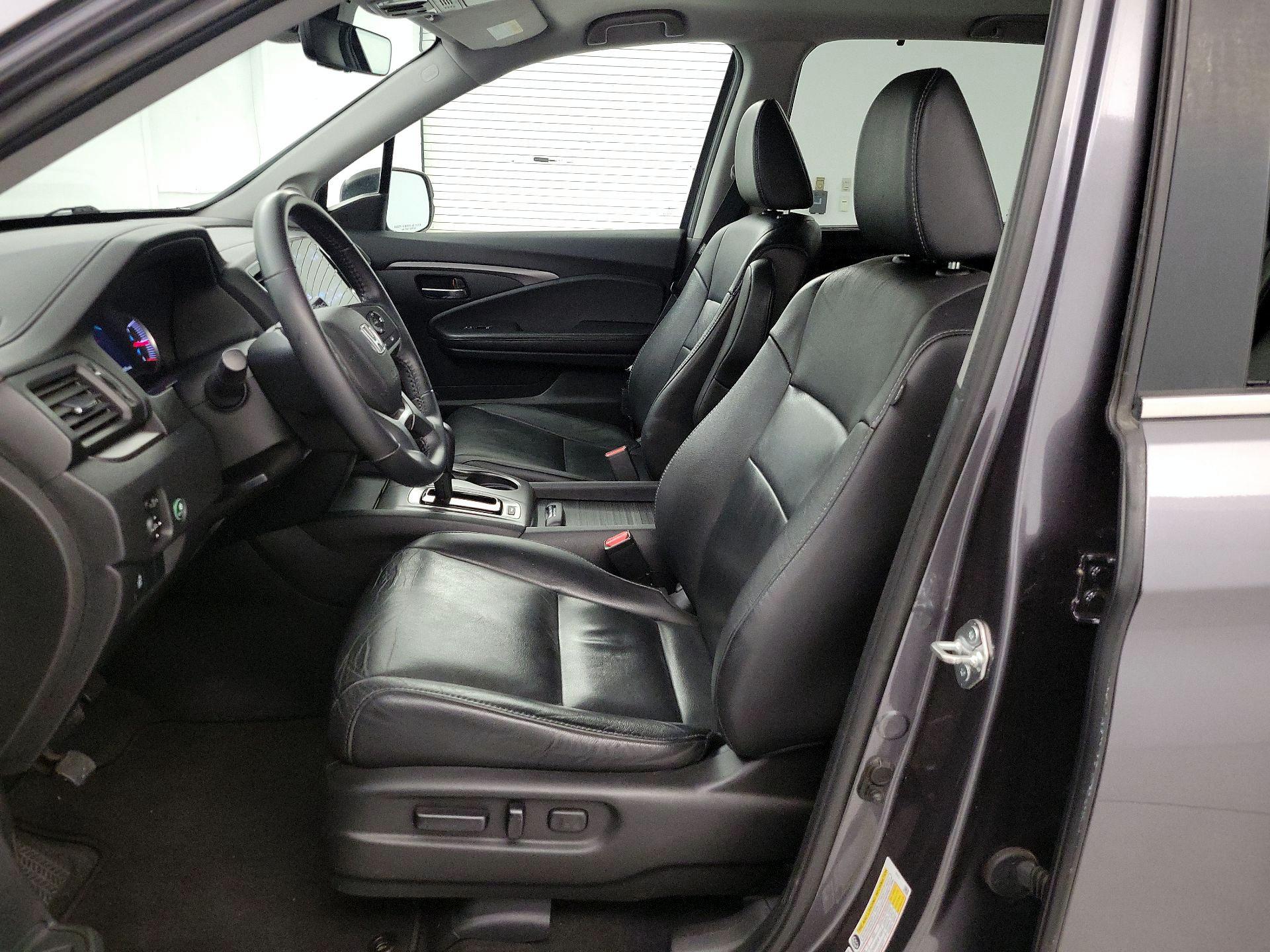Thumbnail: 2019 Honda Pilot - 11