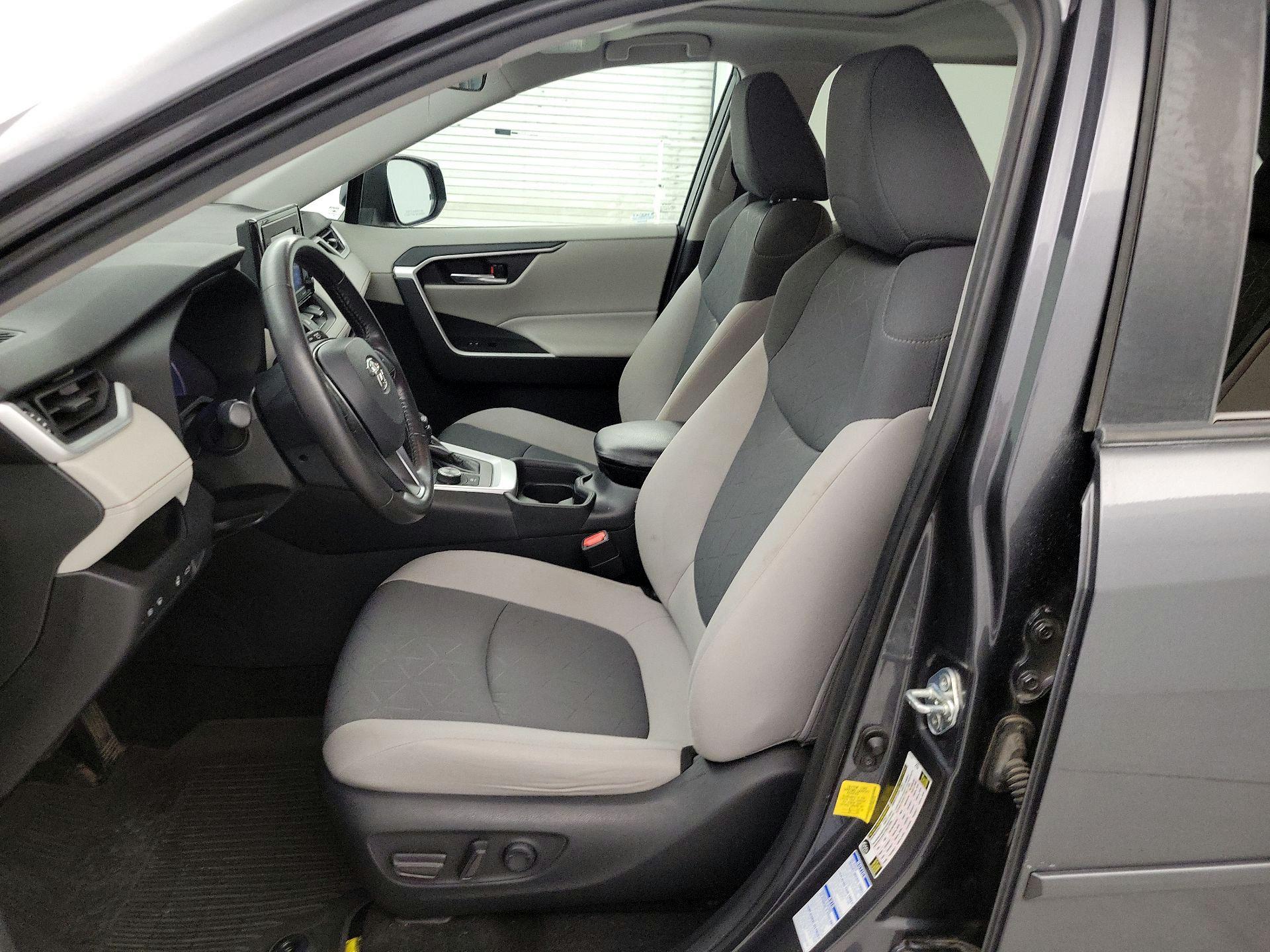 Thumbnail: 2021 Toyota RAV4 - 11