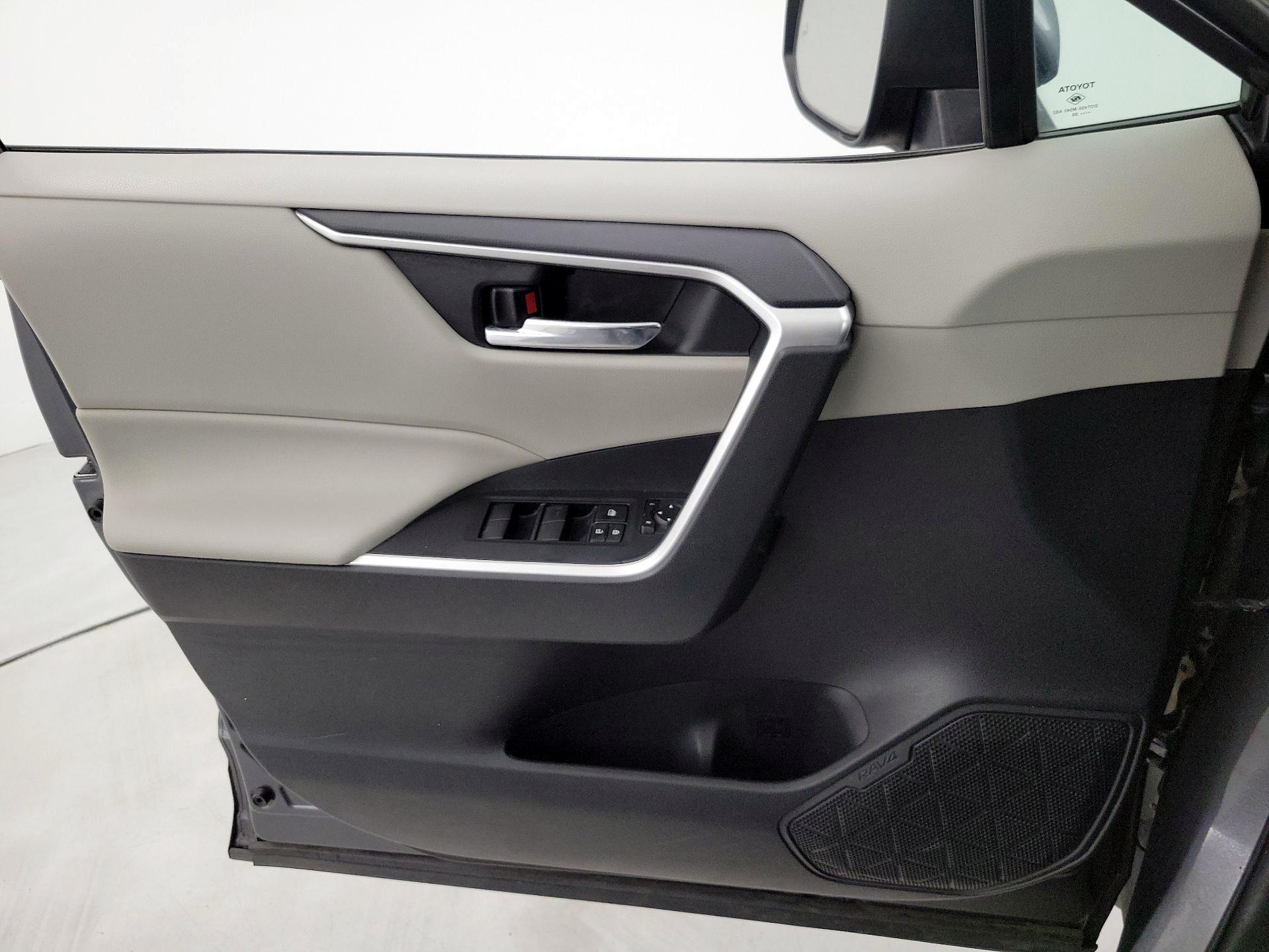 Thumbnail: 2021 Toyota RAV4 - 12