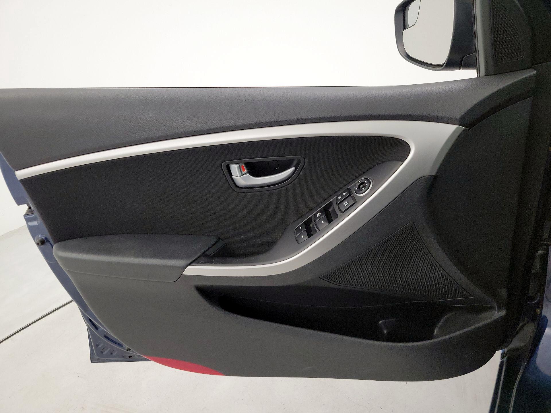 Thumbnail: 2015 Hyundai Elantra - 12