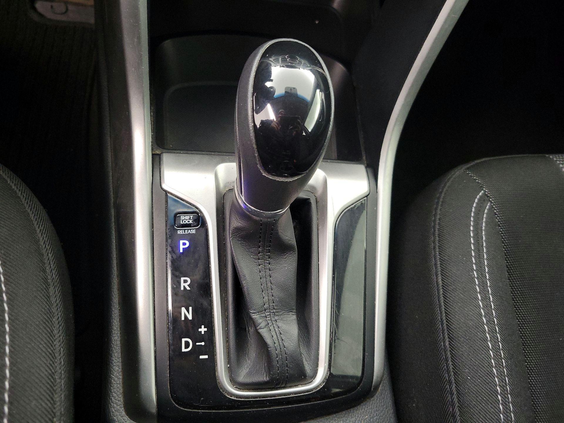 Thumbnail: 2015 Hyundai Elantra - 15