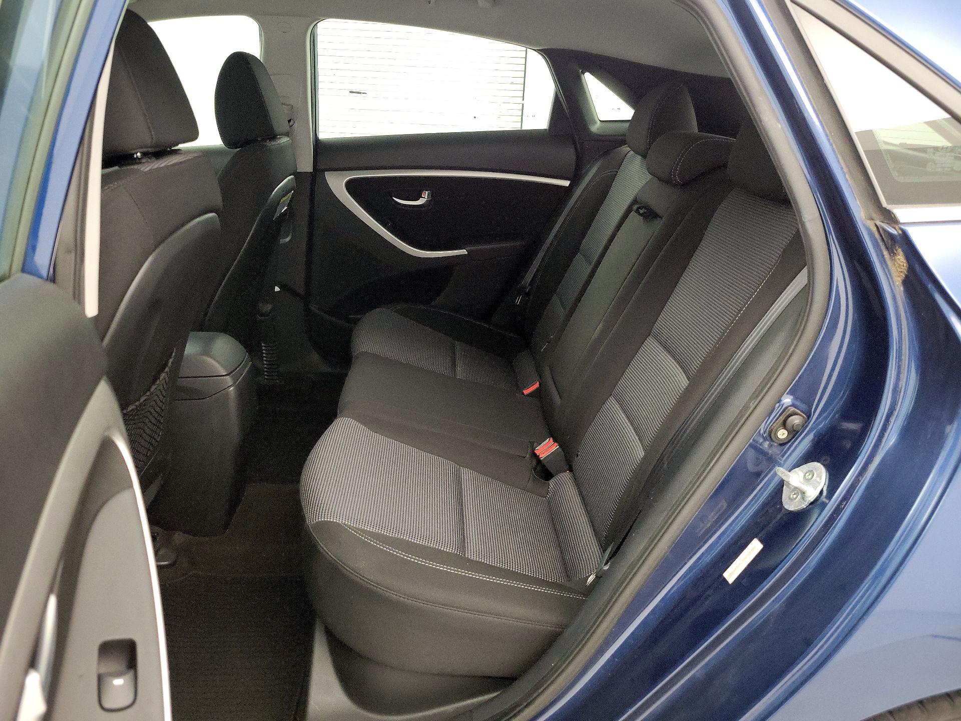 Thumbnail: 2015 Hyundai Elantra - 17