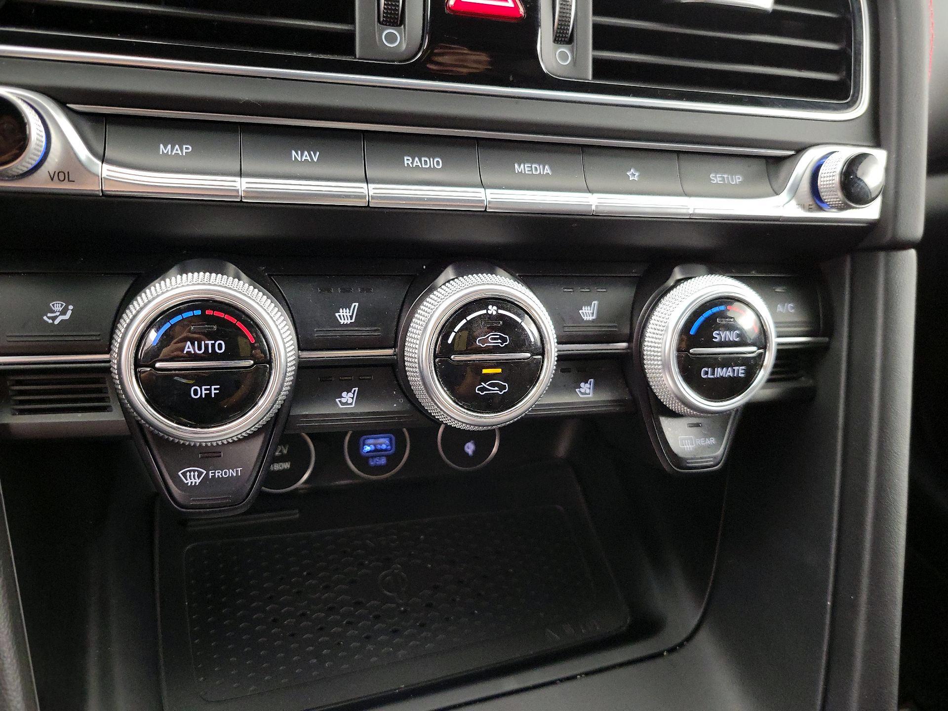 Thumbnail: 2022 Genesis G70 - 15