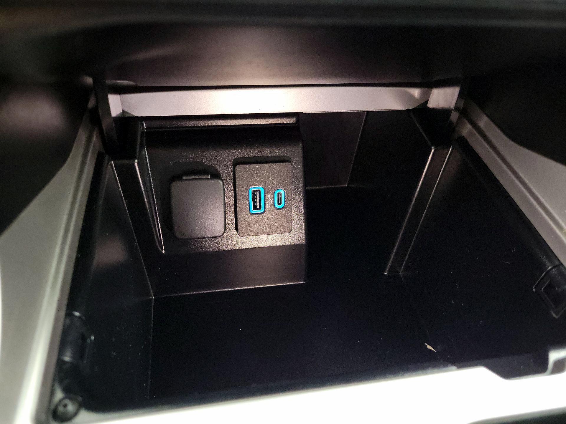 Thumbnail: 2020 Ford Explorer - 17