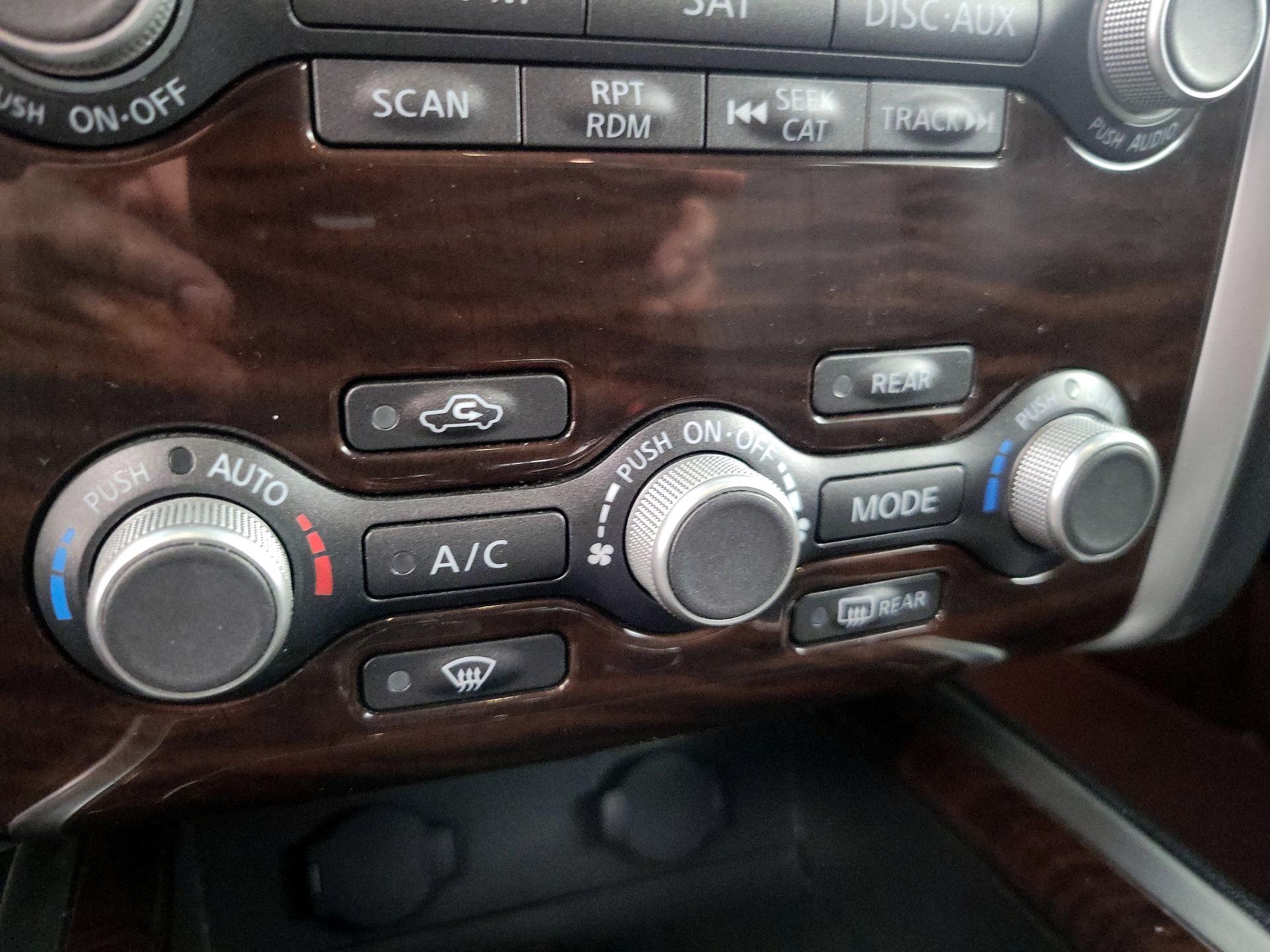 Thumbnail: 2014 Nissan Pathfinder - 16