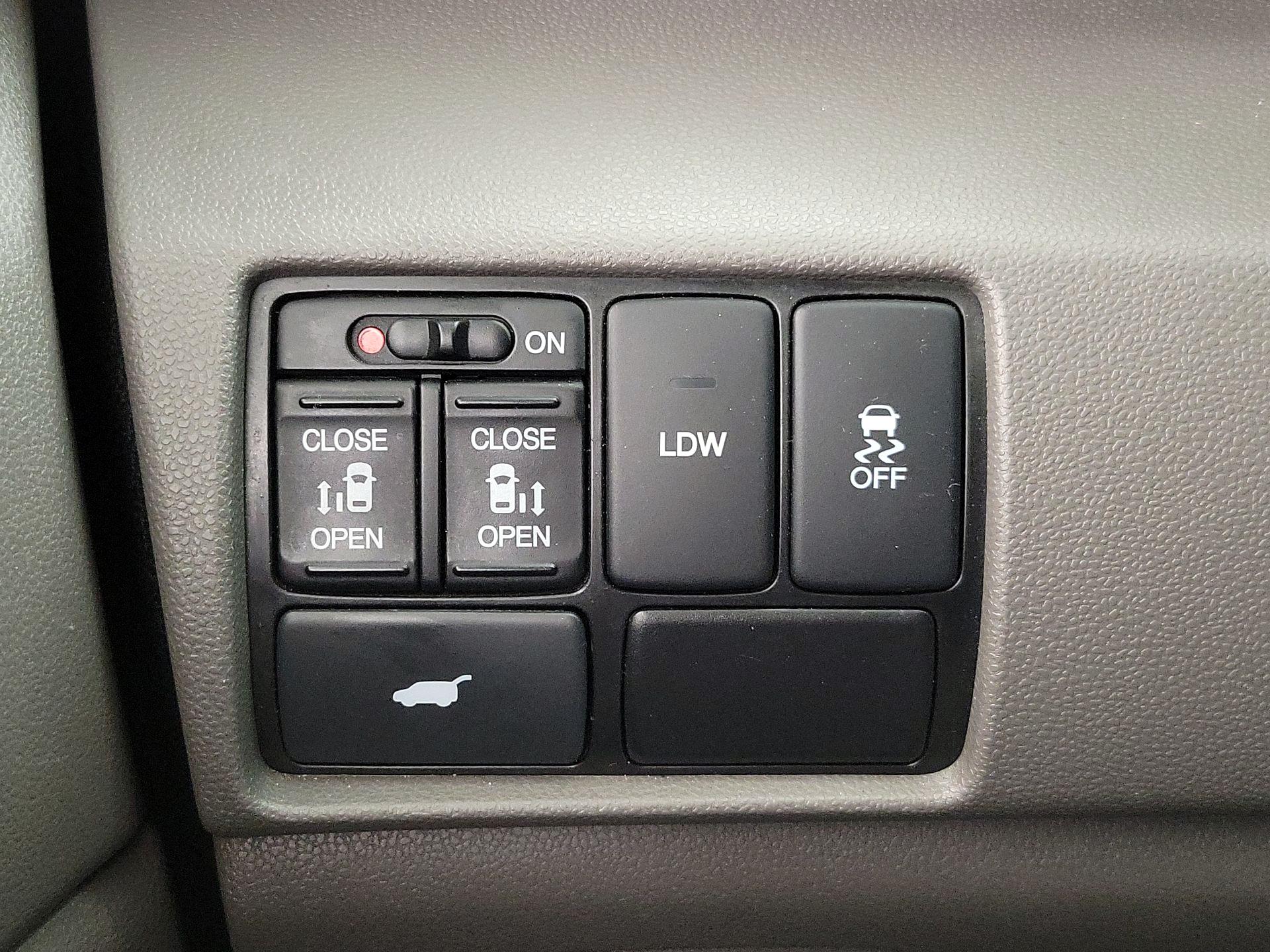 Thumbnail: 2016 Honda Odyssey - 13