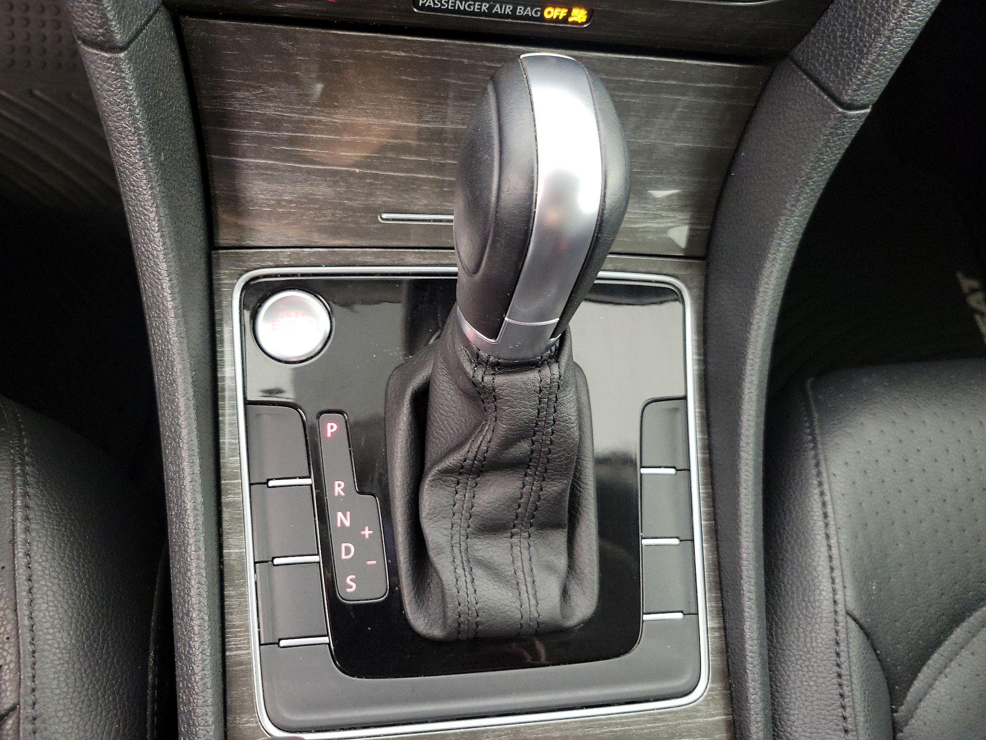 Thumbnail: 2018 Volkswagen Passat - 16