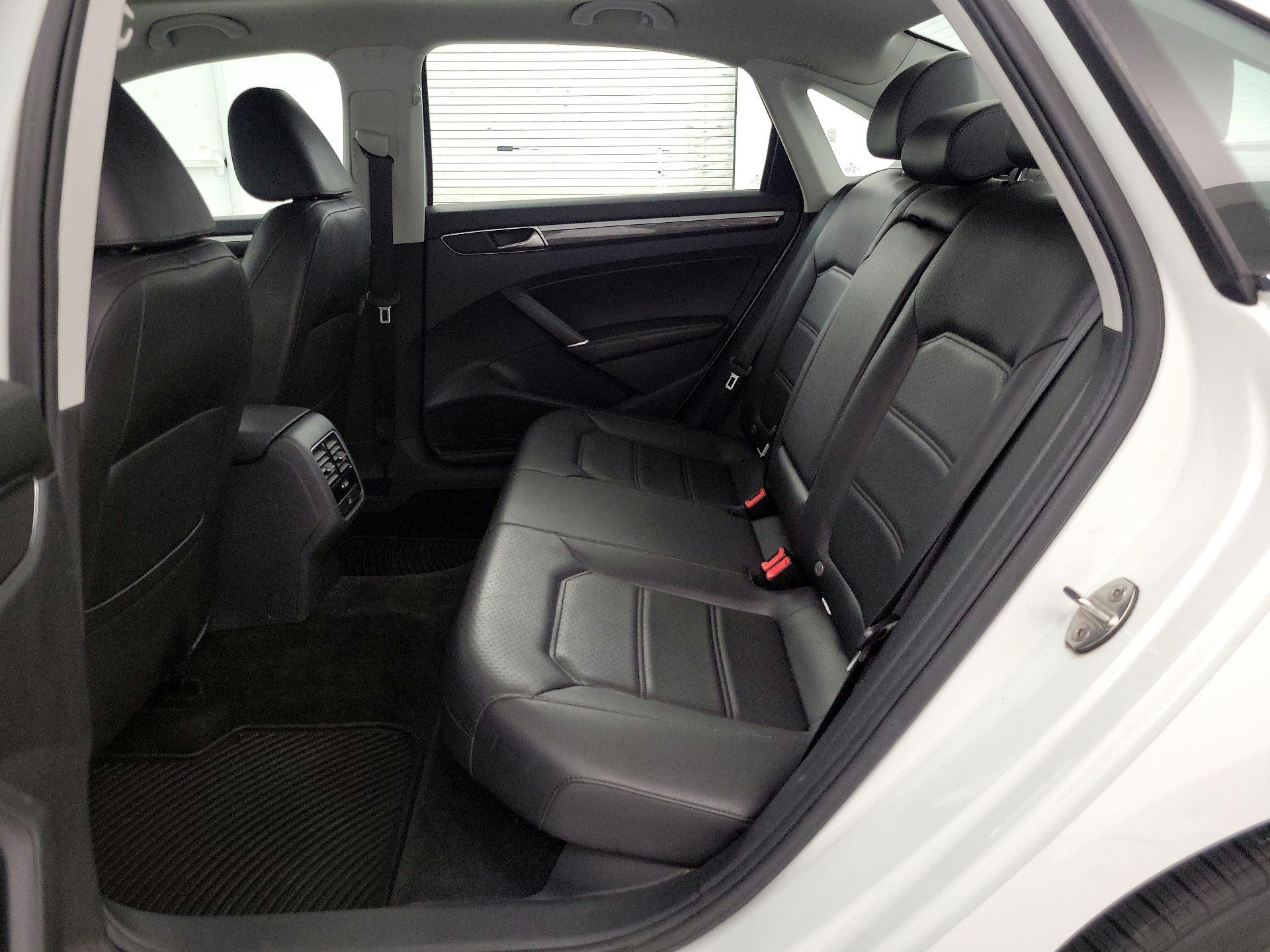 Thumbnail: 2018 Volkswagen Passat - 17