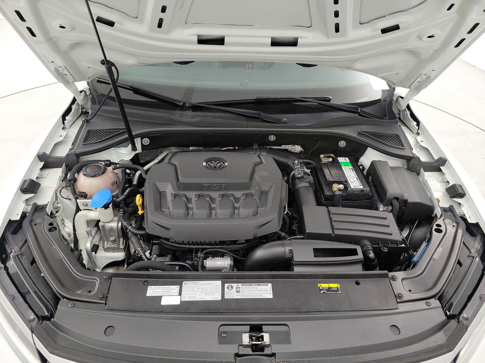 Thumbnail: 2018 Volkswagen Passat - 19