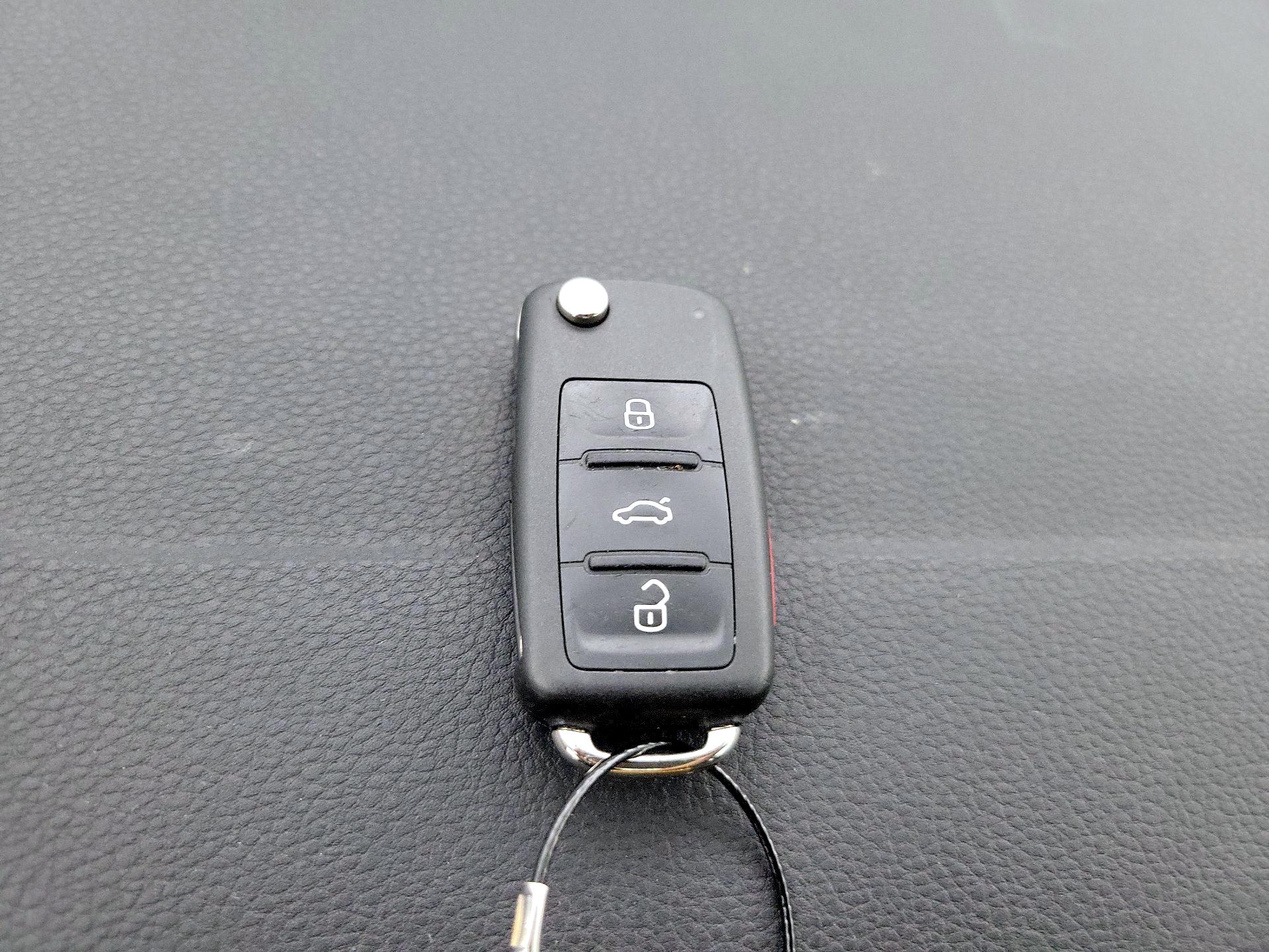 Thumbnail: 2018 Volkswagen Passat - 20