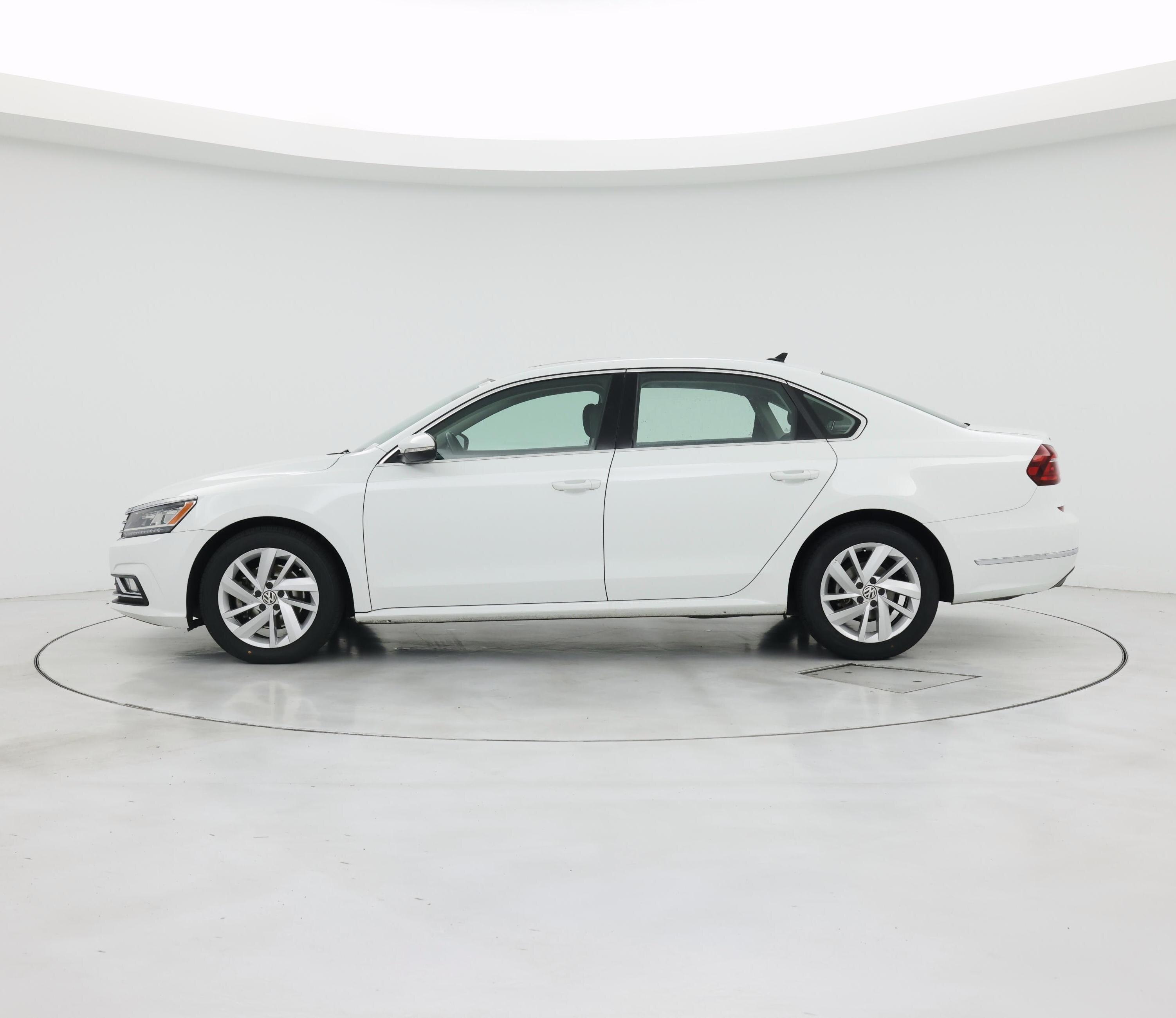 Thumbnail: 2018 Volkswagen Passat - 3