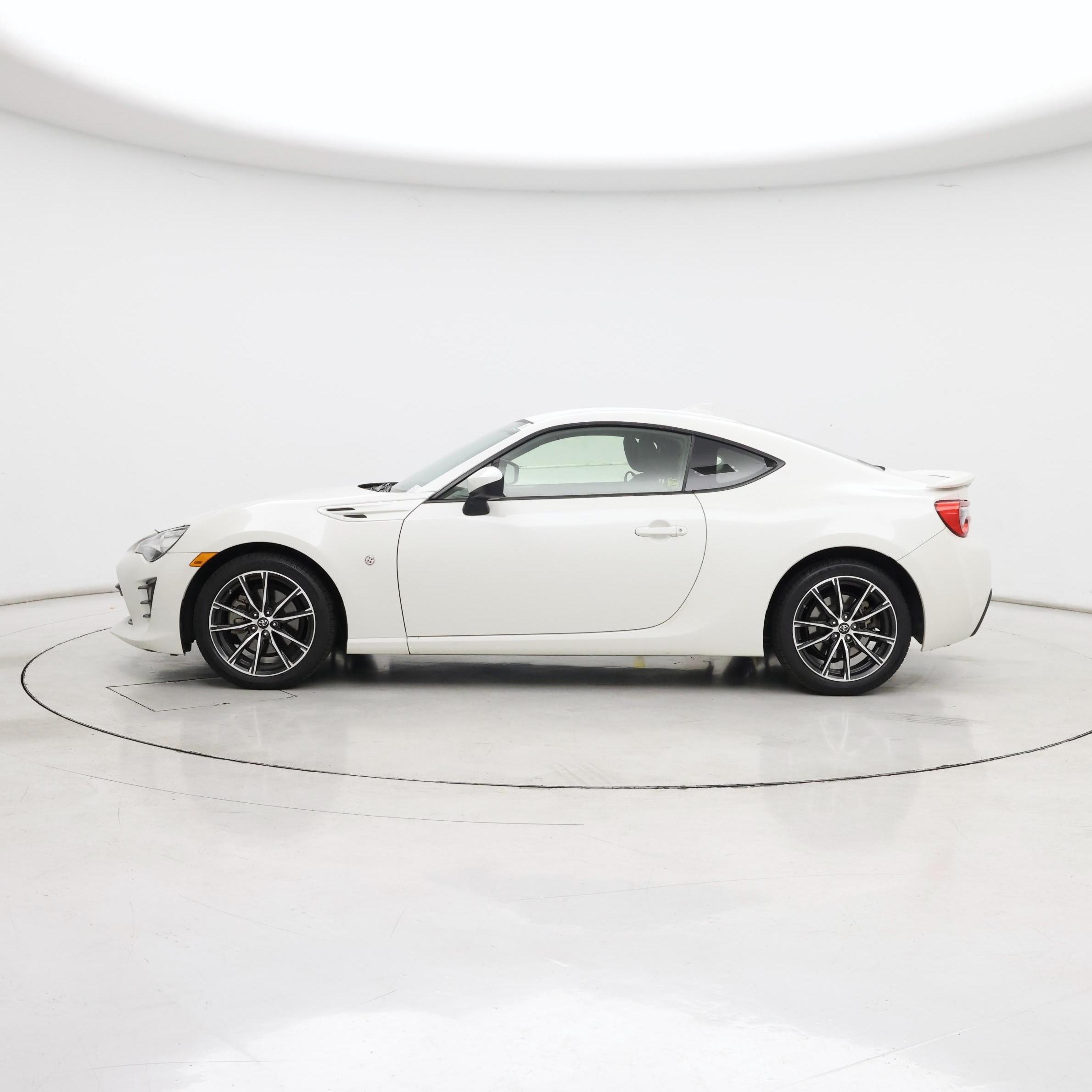 Thumbnail: 2017 Toyota 86 - 3