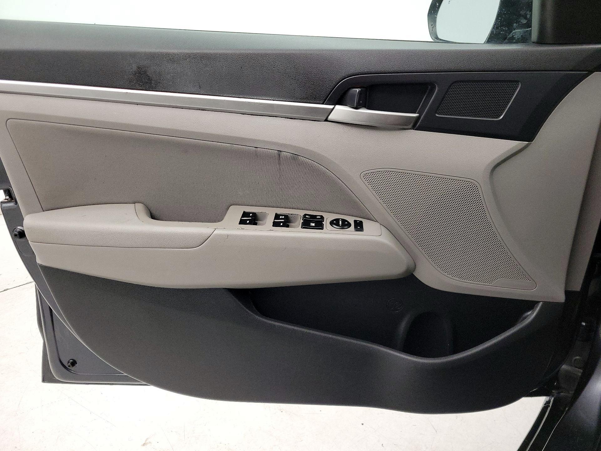 Thumbnail: 2020 Hyundai Elantra - 12