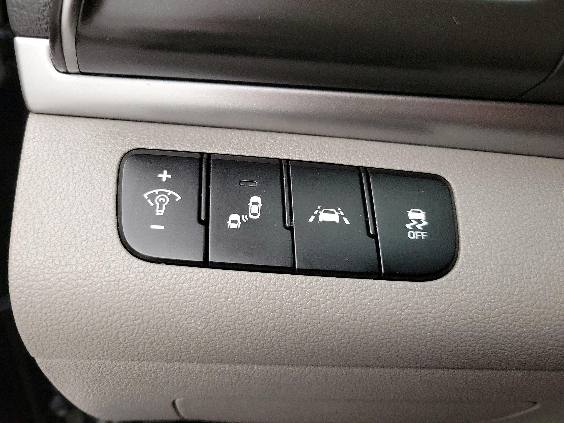 Thumbnail: 2020 Hyundai Elantra - 13