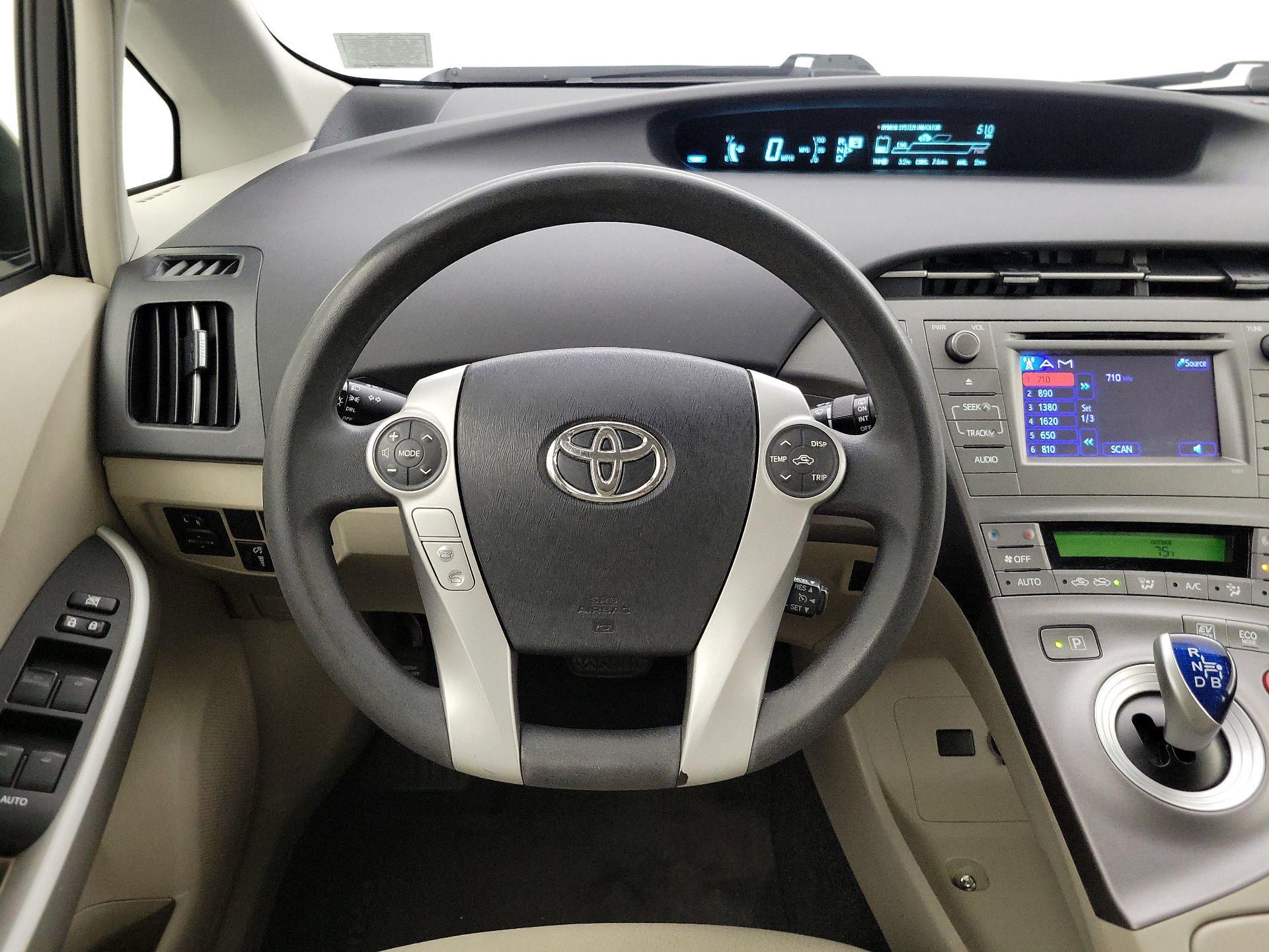 Thumbnail: 2014 Toyota Prius - 10
