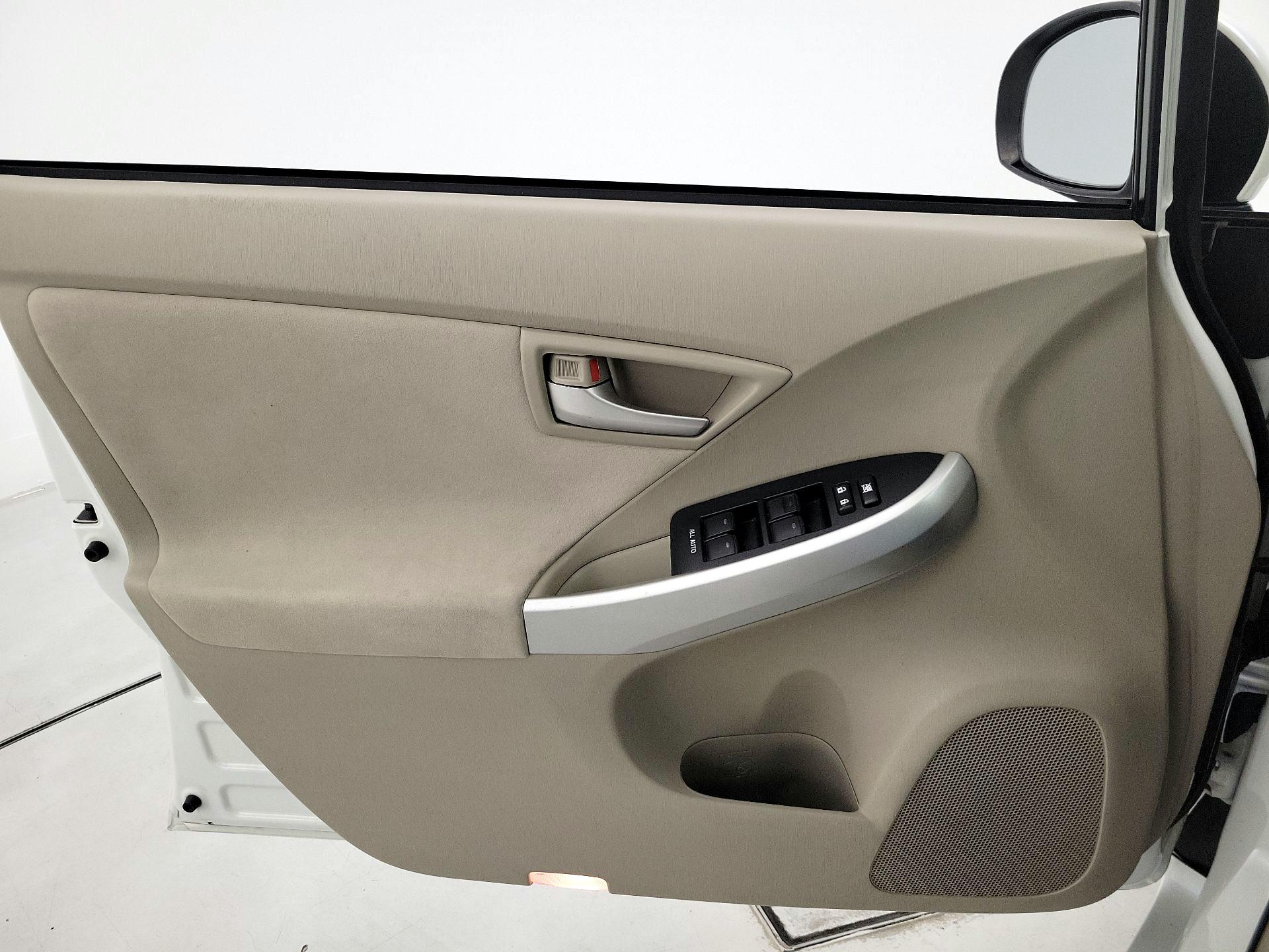 Thumbnail: 2014 Toyota Prius - 12