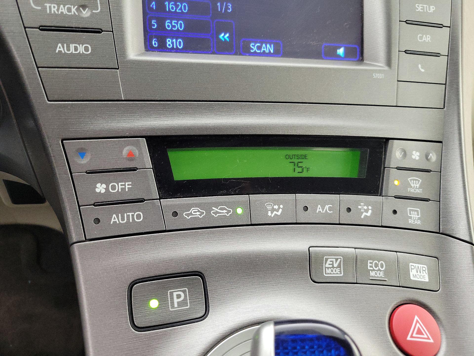 Thumbnail: 2014 Toyota Prius - 15
