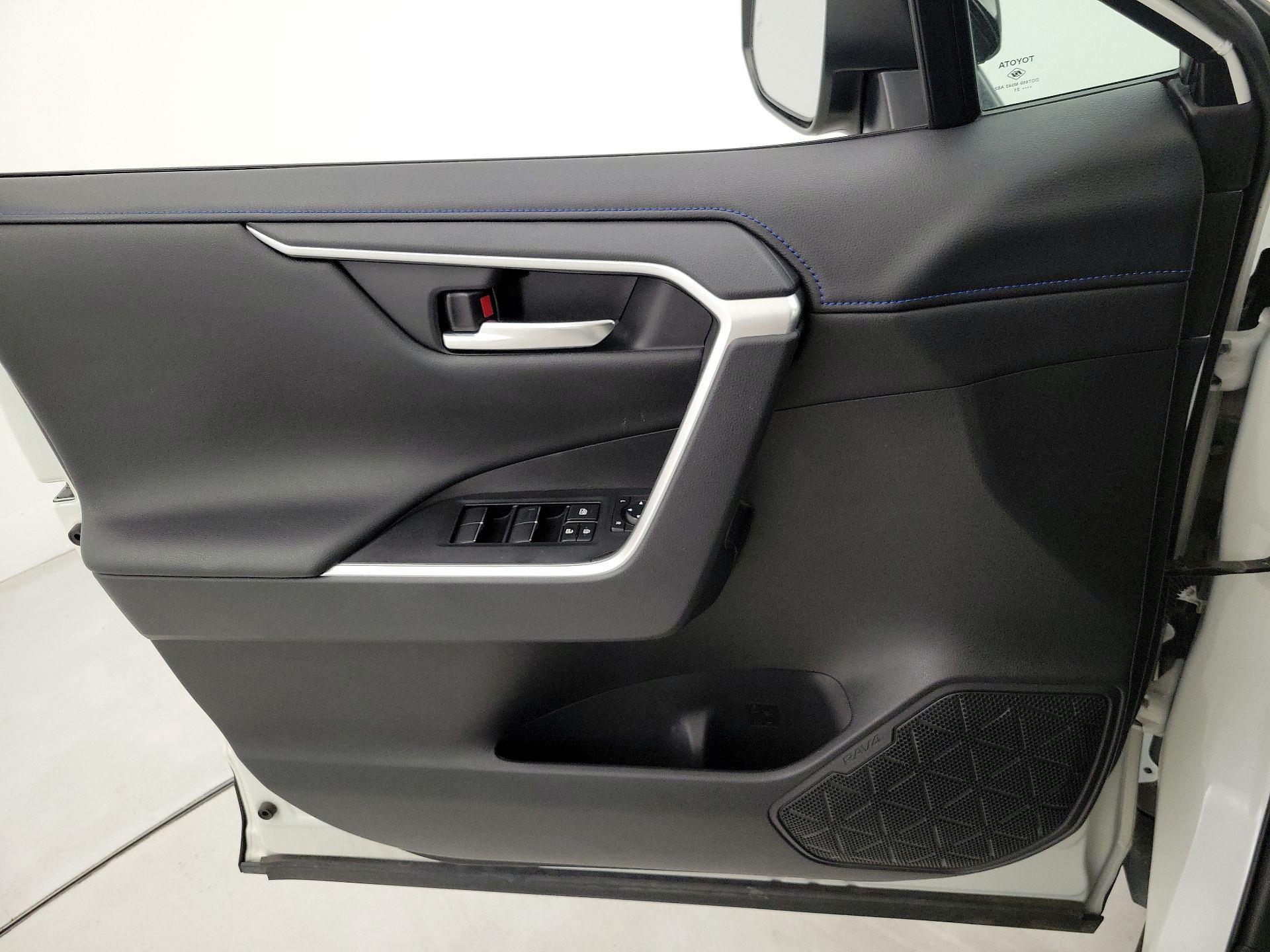 Thumbnail: 2021 Toyota RAV4 - 12