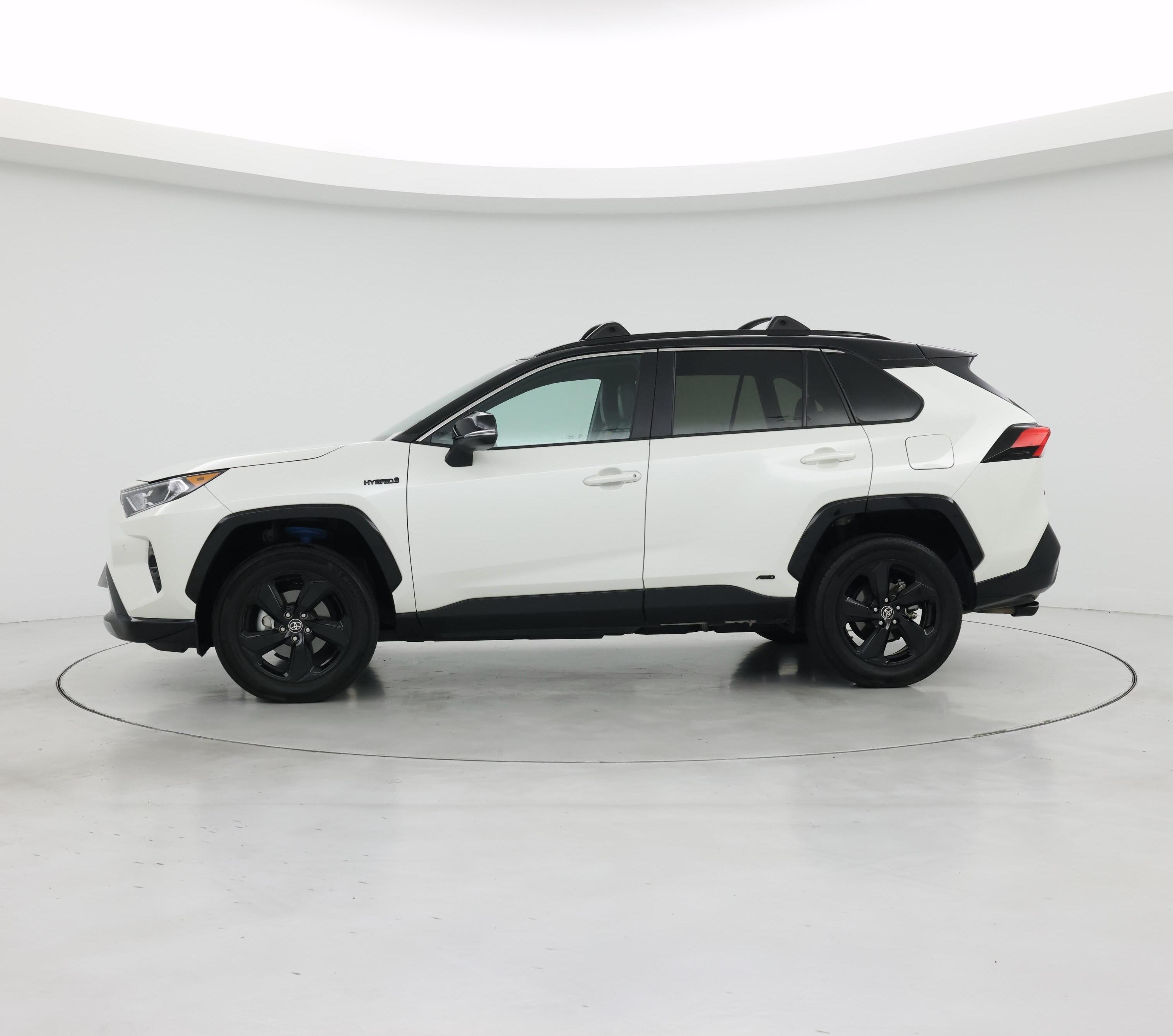 Thumbnail: 2021 Toyota RAV4 - 3