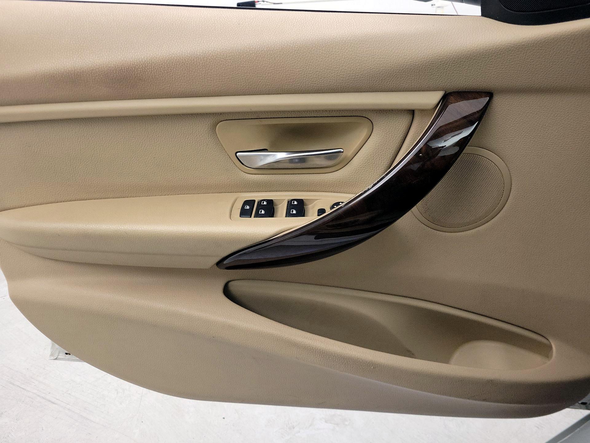 Thumbnail: 2015 BMW 3 Series - 12