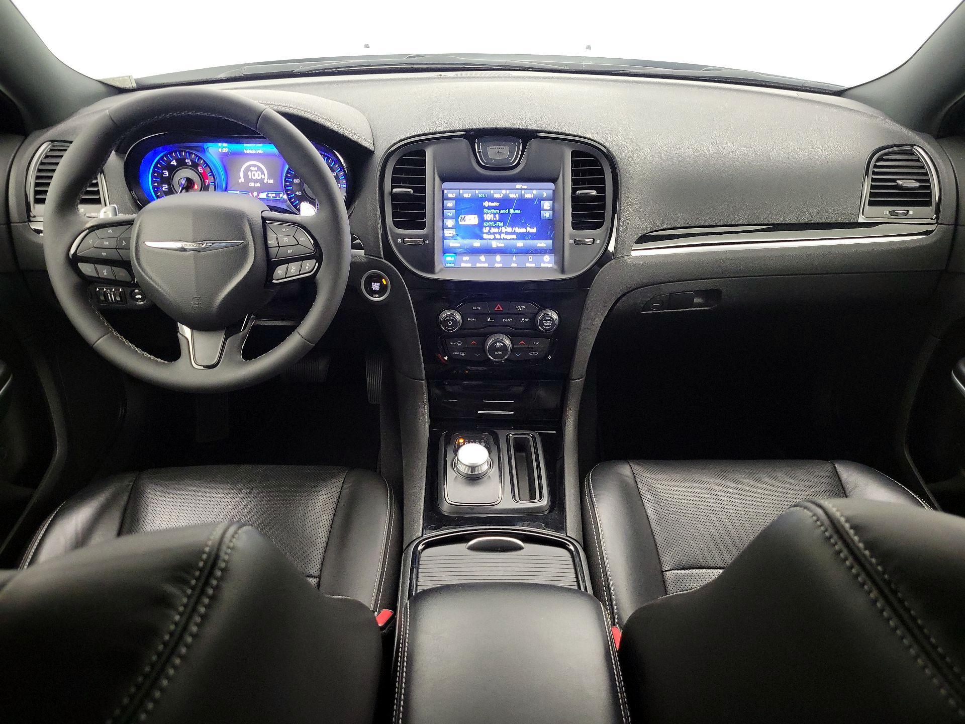 Thumbnail: 2022 Chrysler 300 - 9