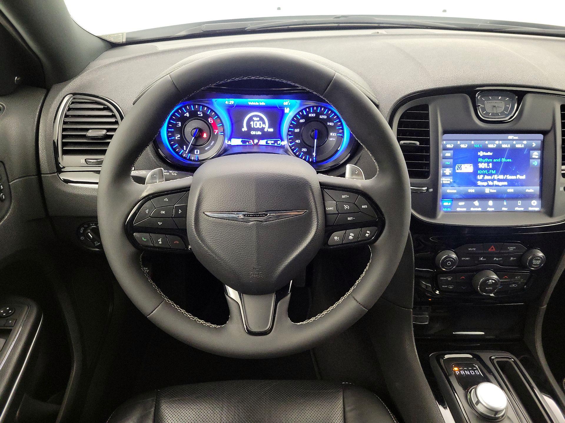 Thumbnail: 2022 Chrysler 300 - 10