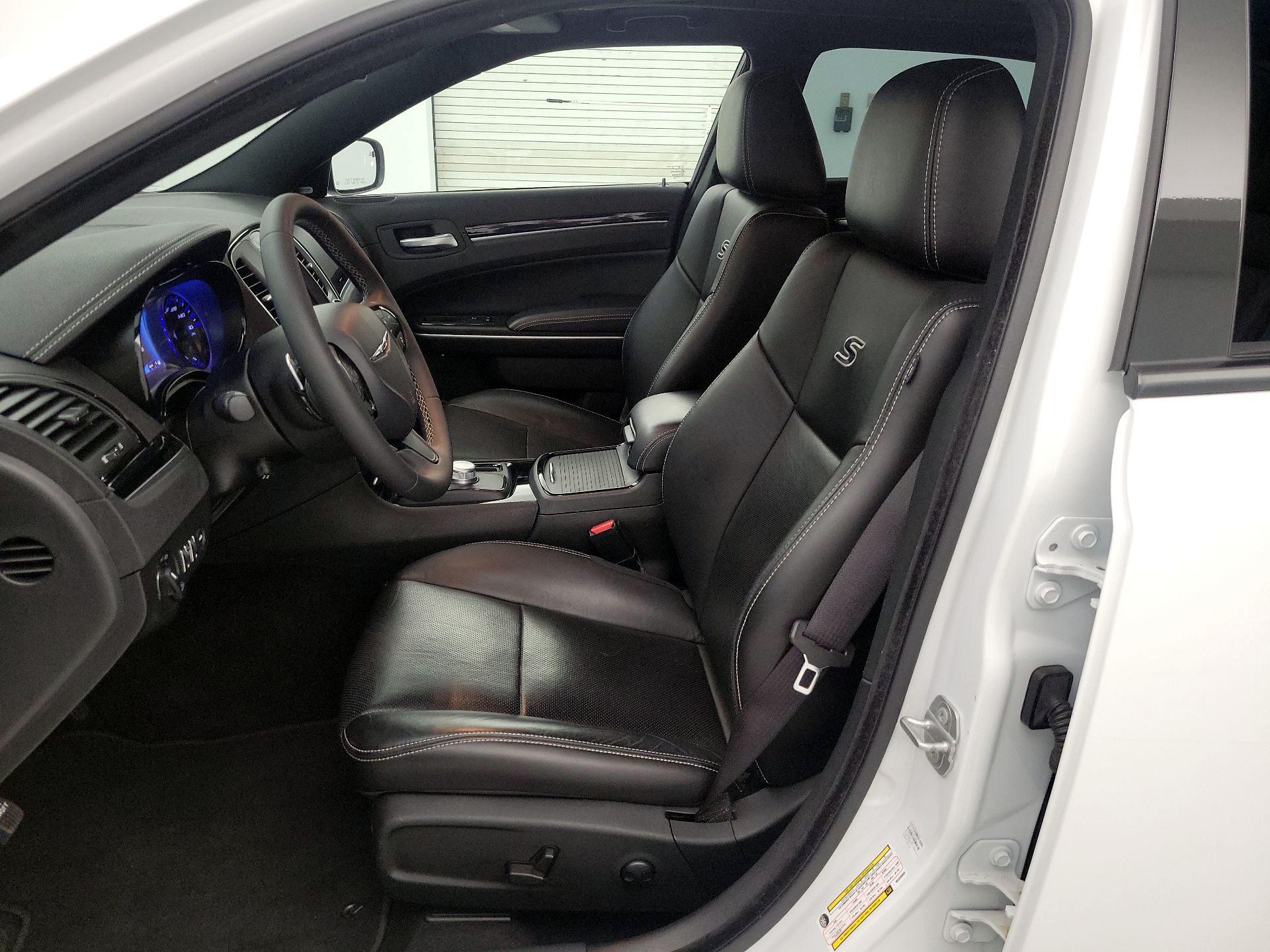 Thumbnail: 2022 Chrysler 300 - 11