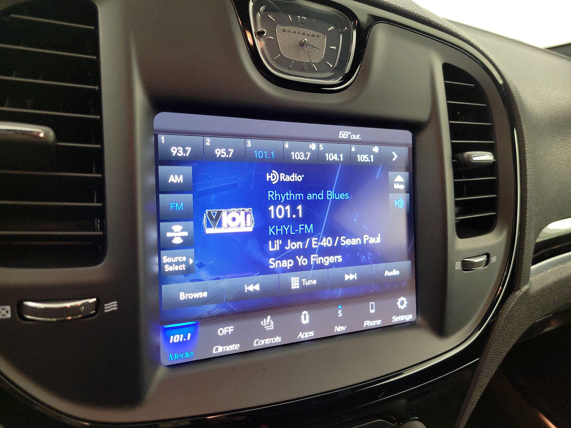 Thumbnail: 2022 Chrysler 300 - 14