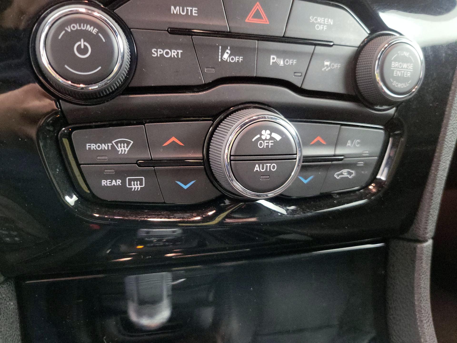 Thumbnail: 2022 Chrysler 300 - 15