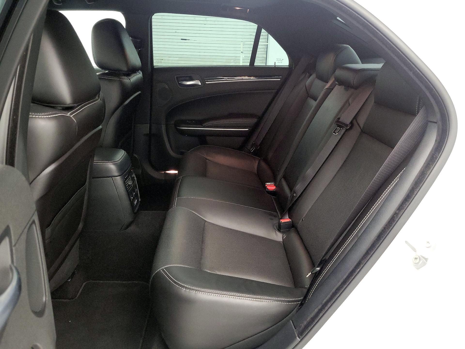 Thumbnail: 2022 Chrysler 300 - 17