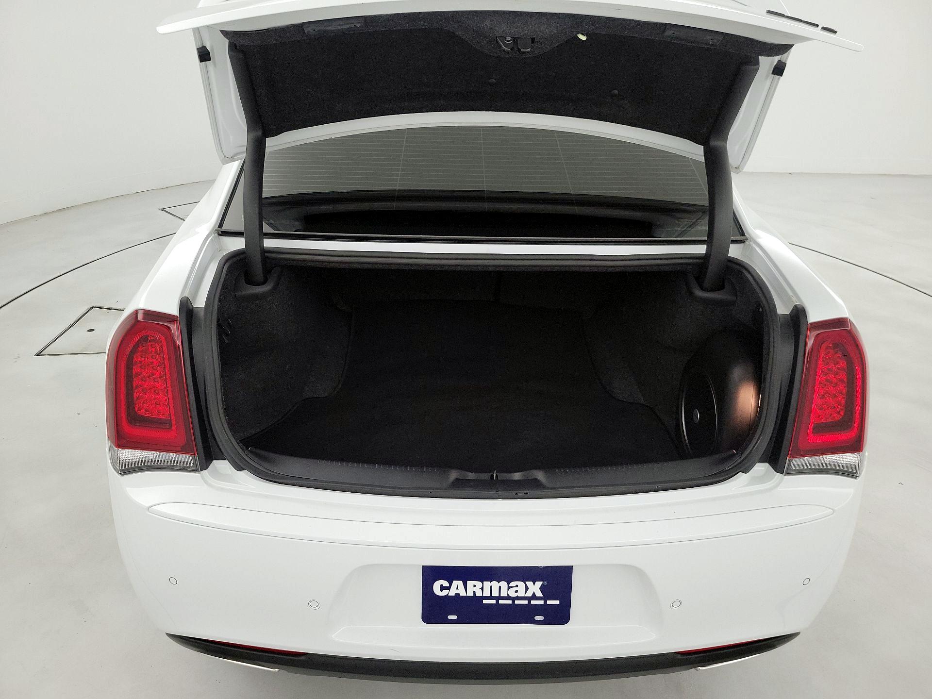 Thumbnail: 2022 Chrysler 300 - 18